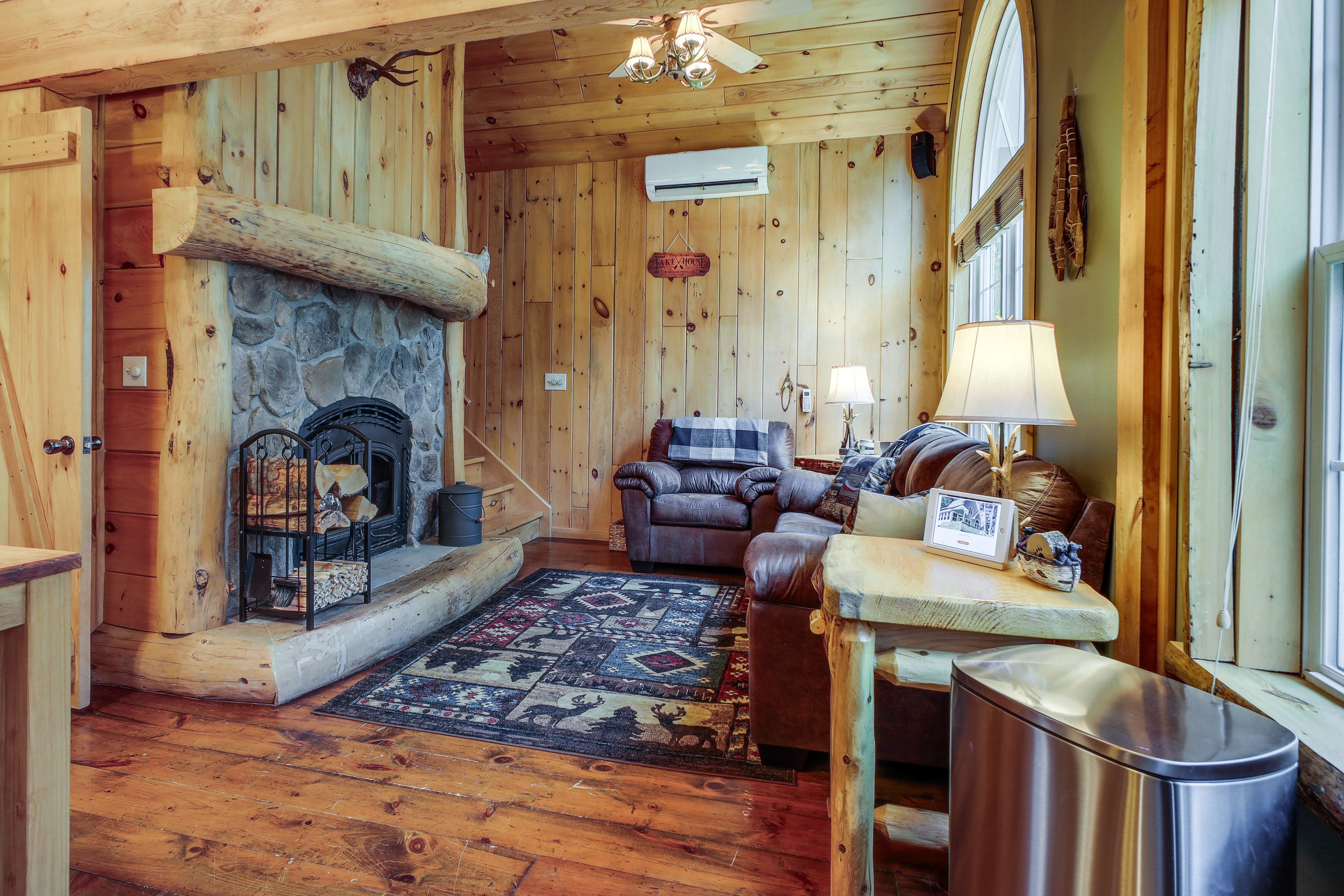 Living Room | 1st Floor | Free WiFi