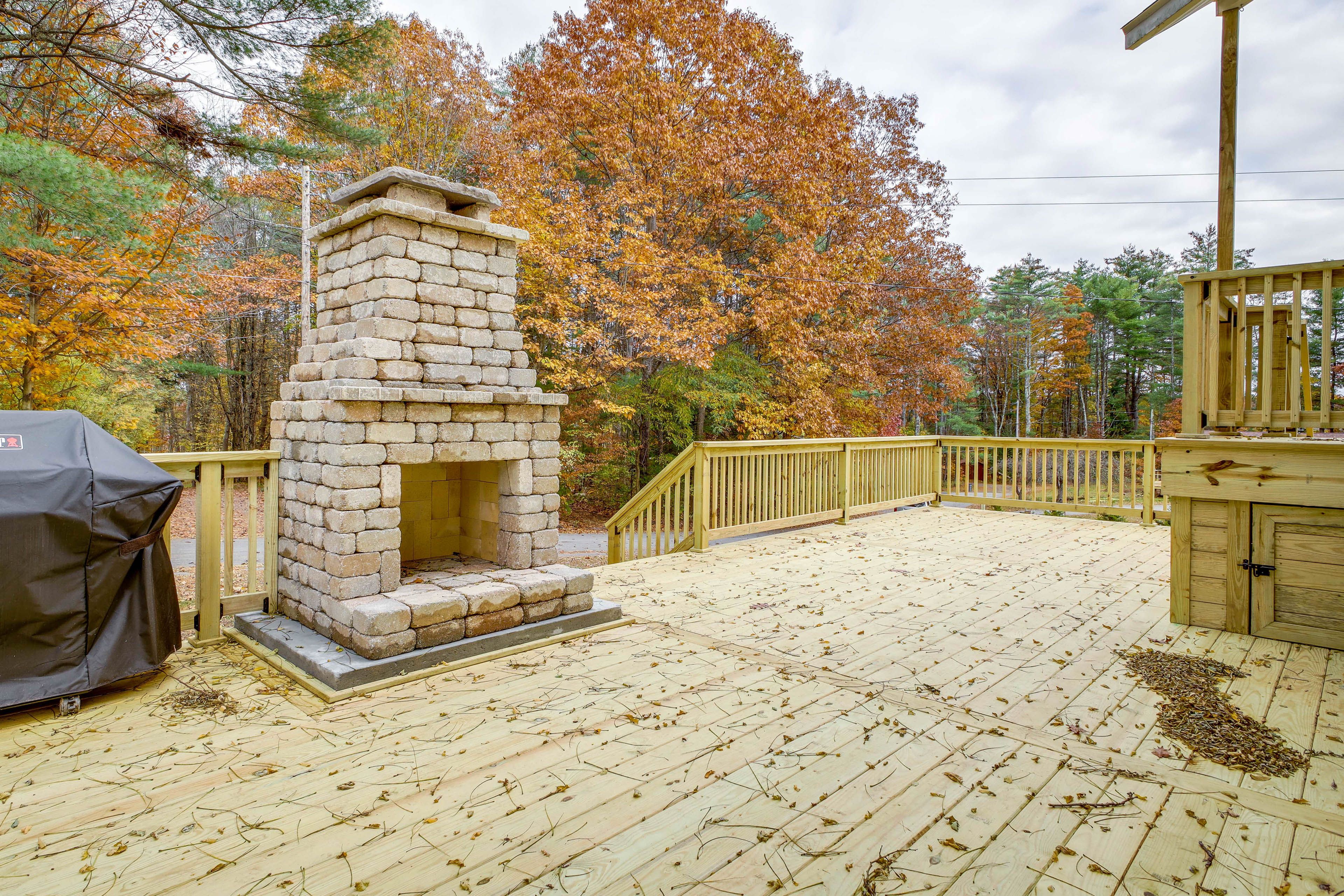 Deck | Gas Grill (Propane Provided) | Outdoor Fireplace