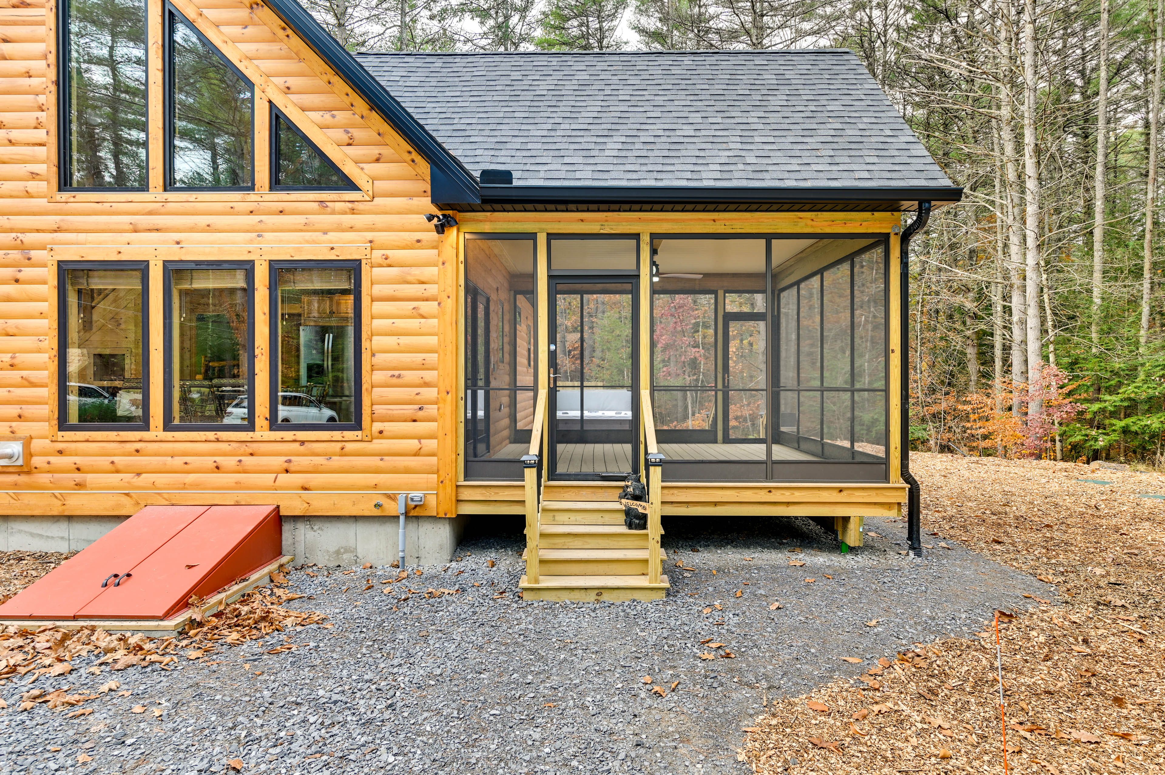 Cabin Exterior | Gravel Driveway (2 Vehicles)