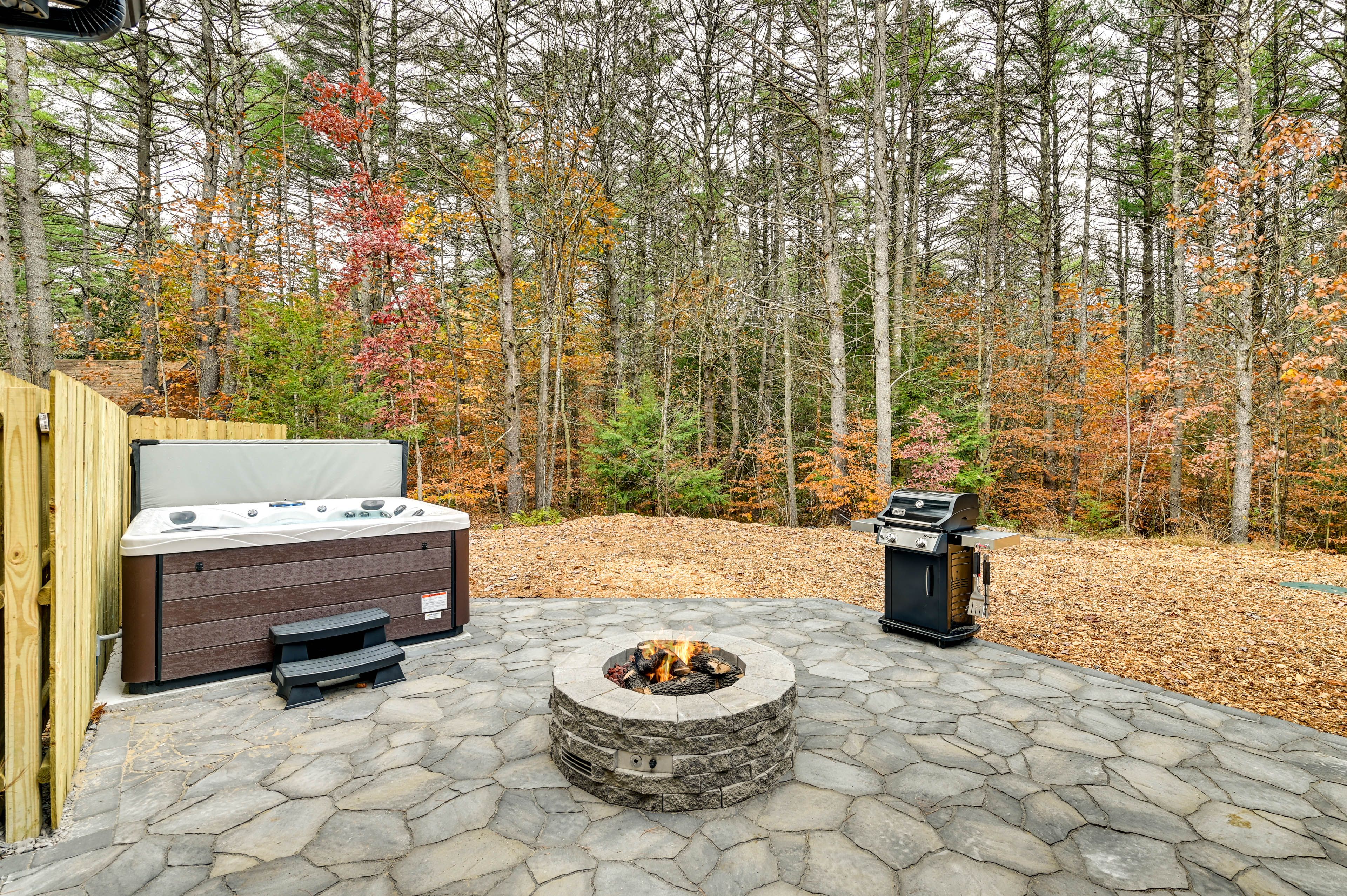 Patio | Fire Pit (Wood Provided) | Gas Grill (Propane Provided)