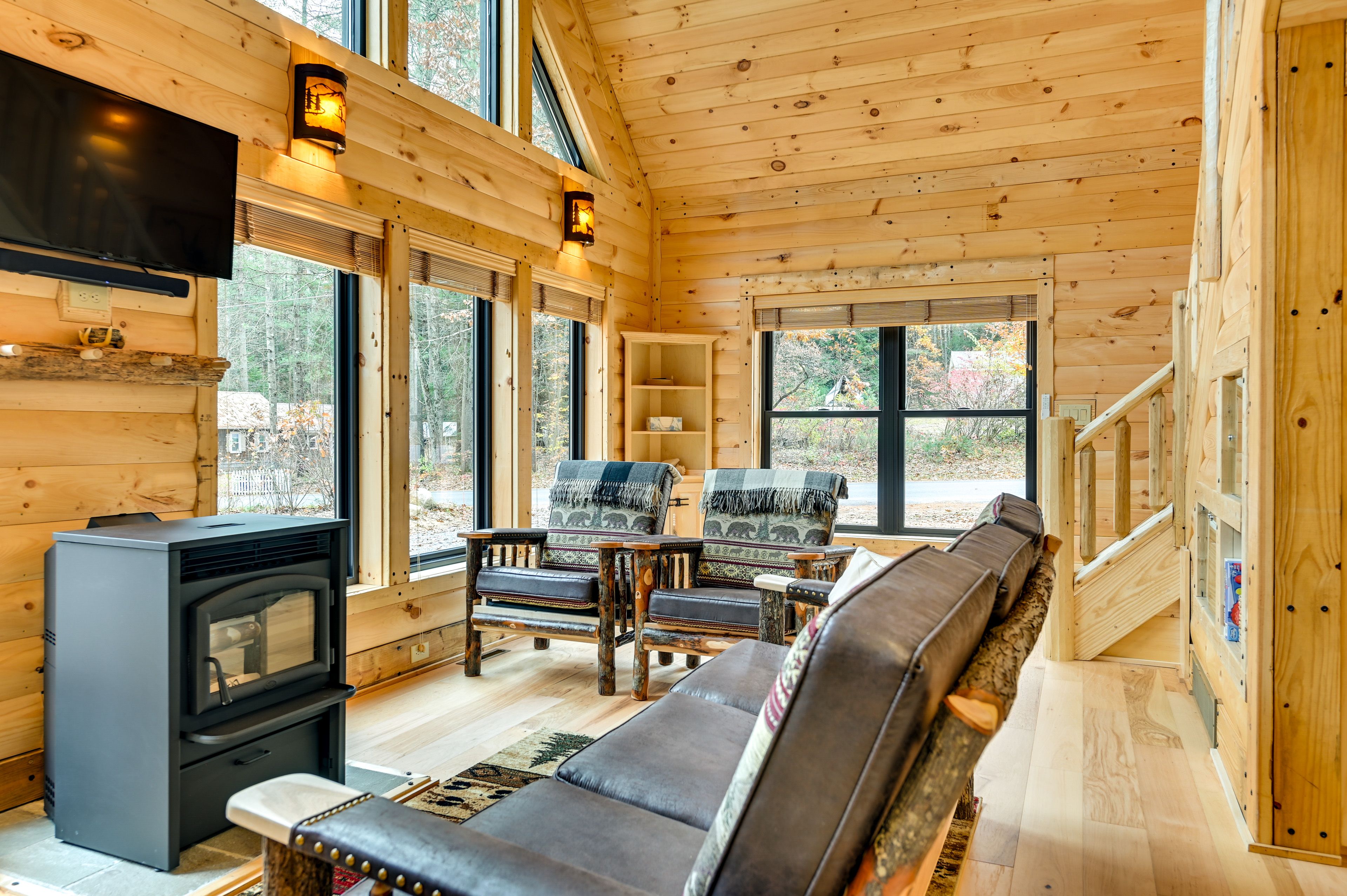 Living Room | Smart TV | Central A/C & Heat | Wood-Burning Stove (Wood Provided)