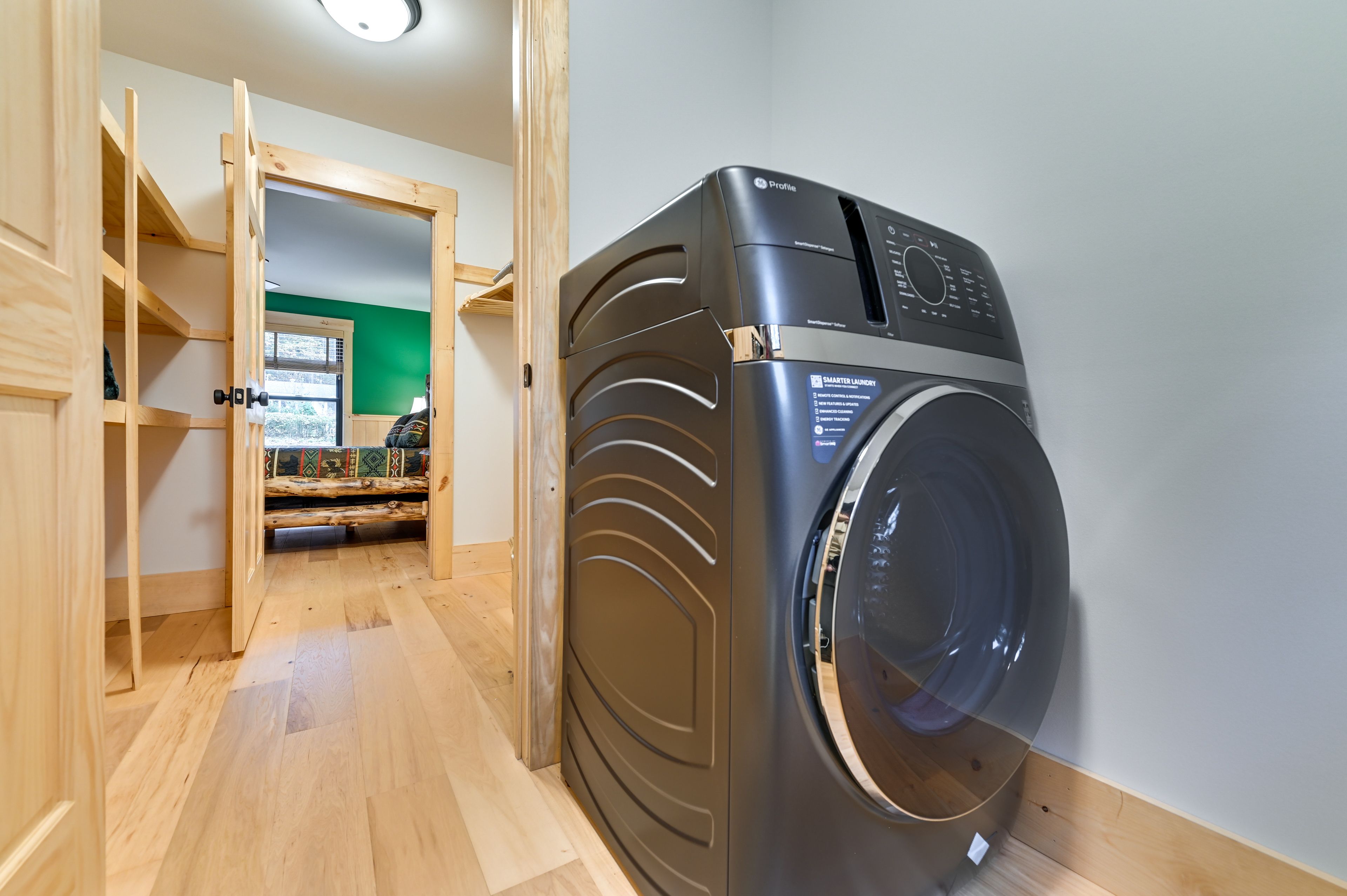 Walk-In Closet | 2-in1 Washer & Dryer | Laundry Detergent