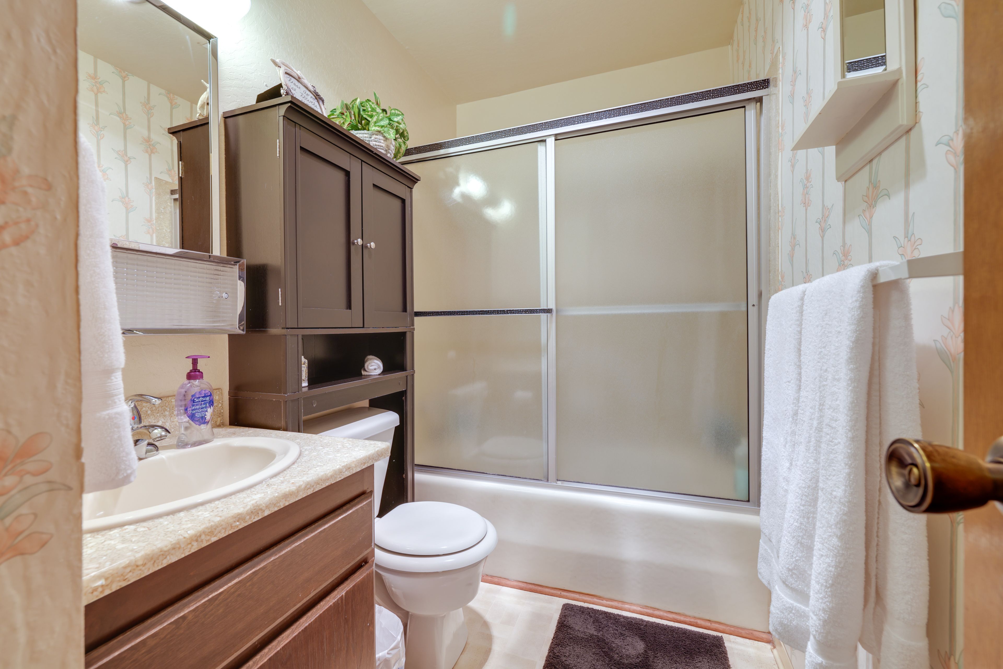 Full Bathroom | Complimentary Toiletries