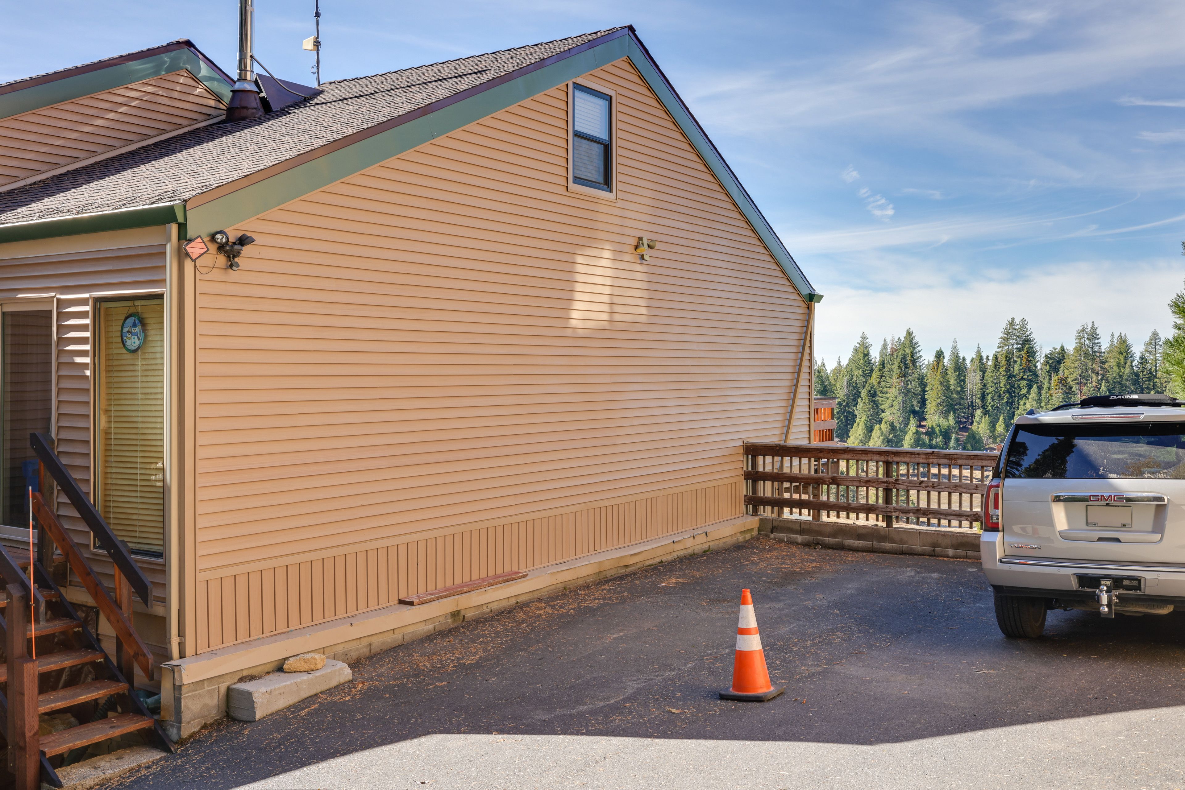 Parking | Community Parking Lot (1 Vehicle) | 4WD/AWD/Chains Required in Winter