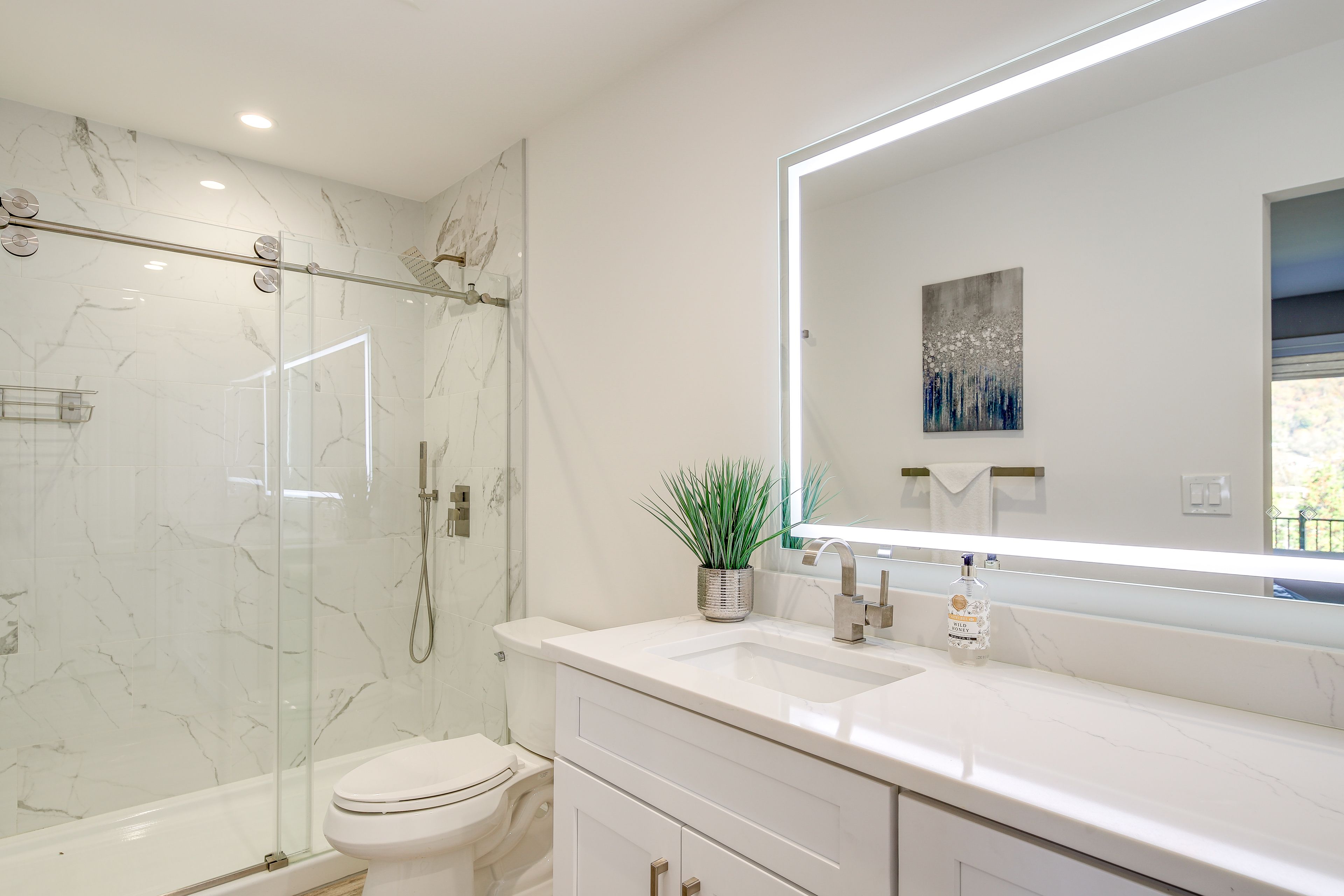 Full Bathroom | Complimentary Toiletries