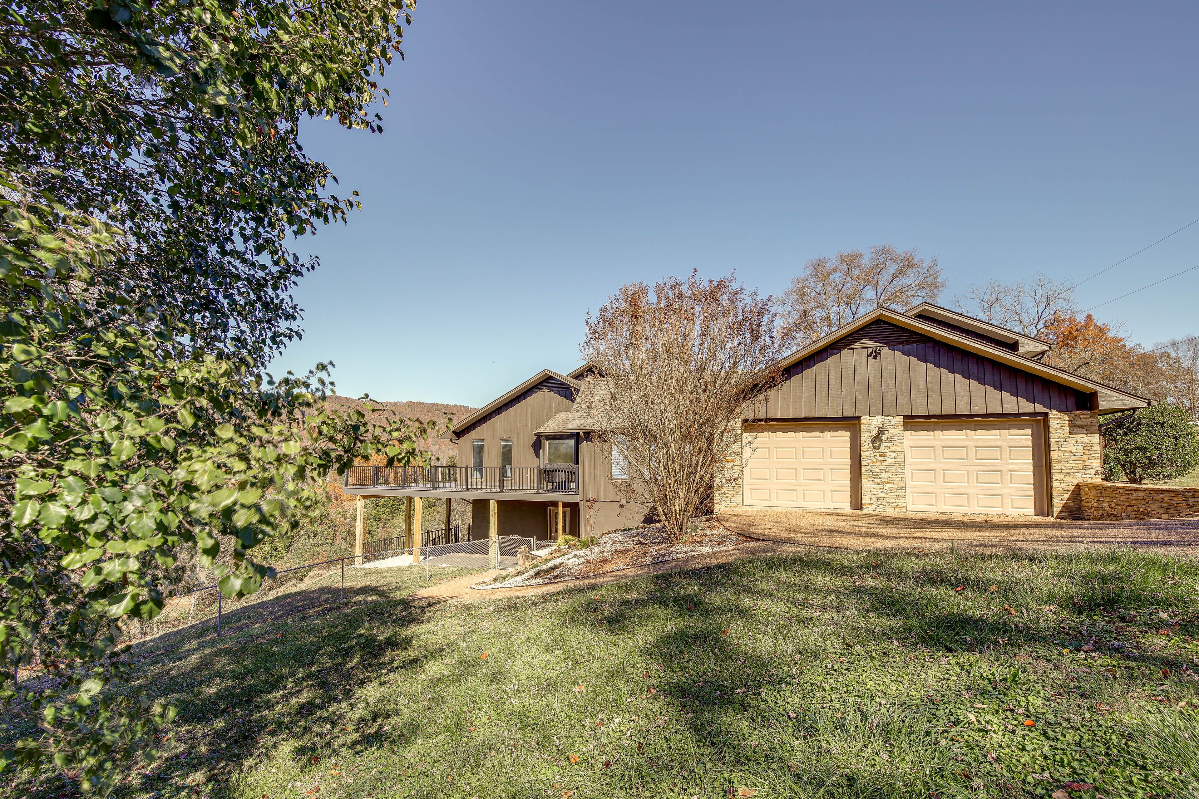 Parking | Driveway (8 Vehicles) | RV/Trailer Parking | No Garage Access