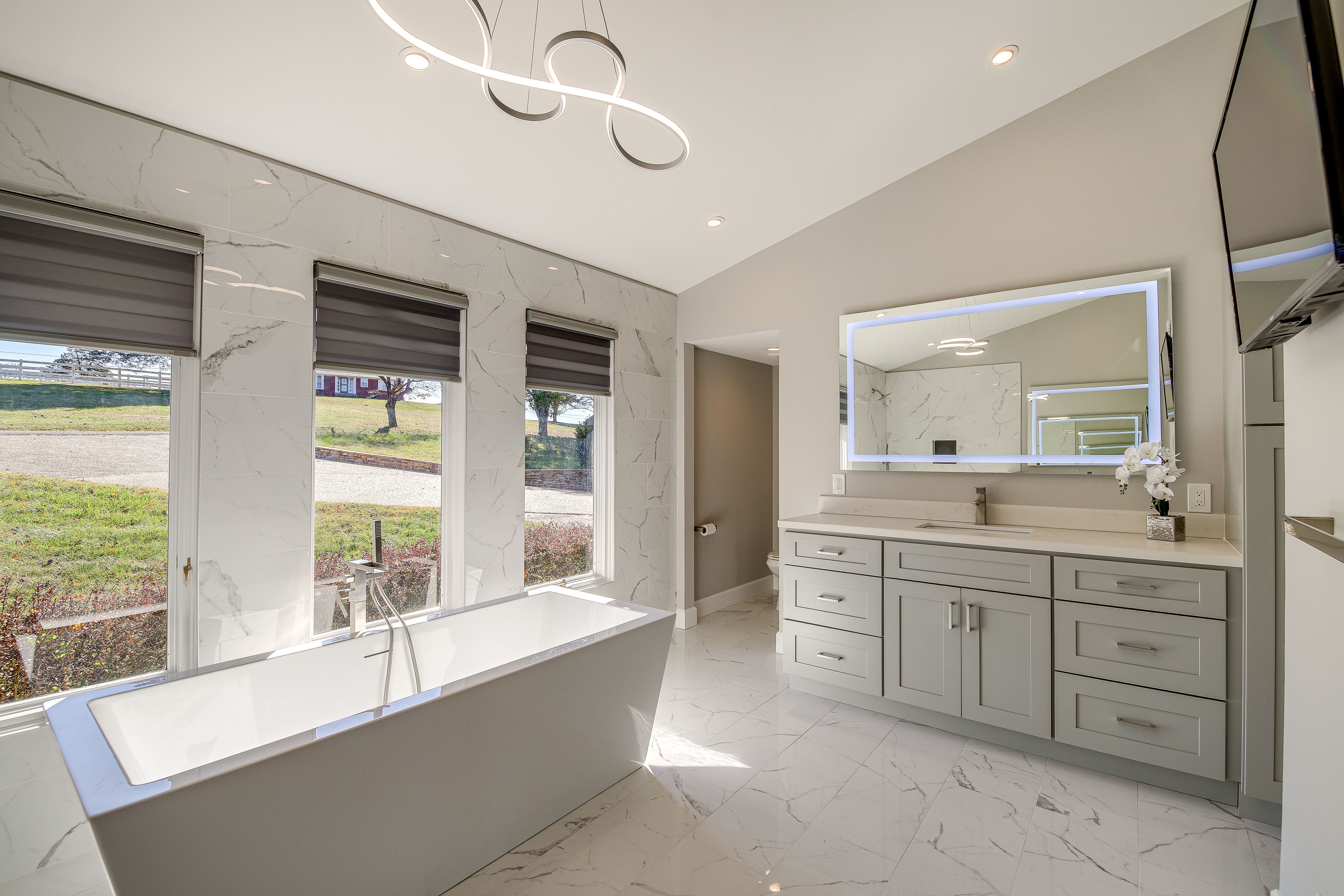 Full Bathroom | Towels Provided