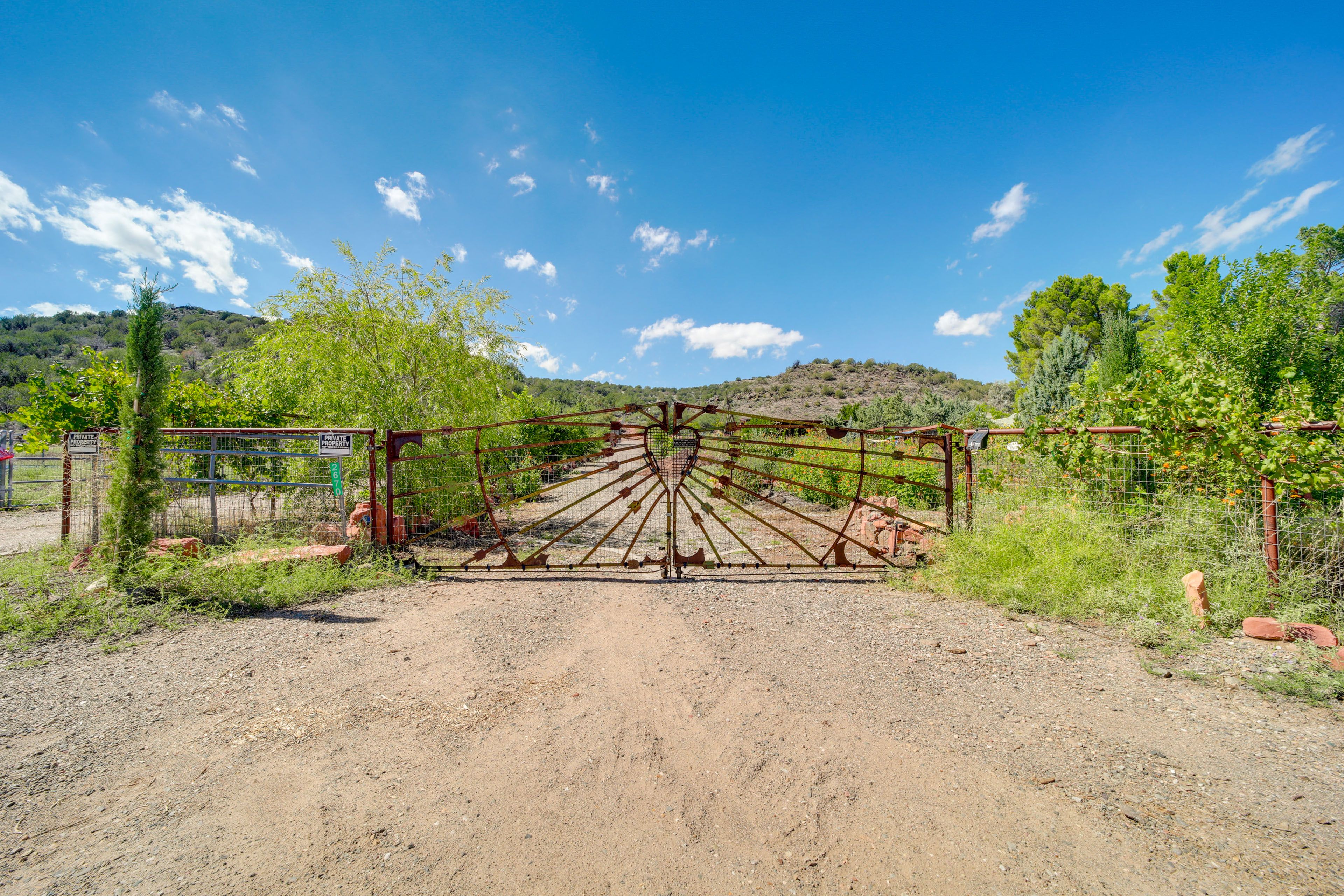 Parking | Driveway (4 Vehicles)