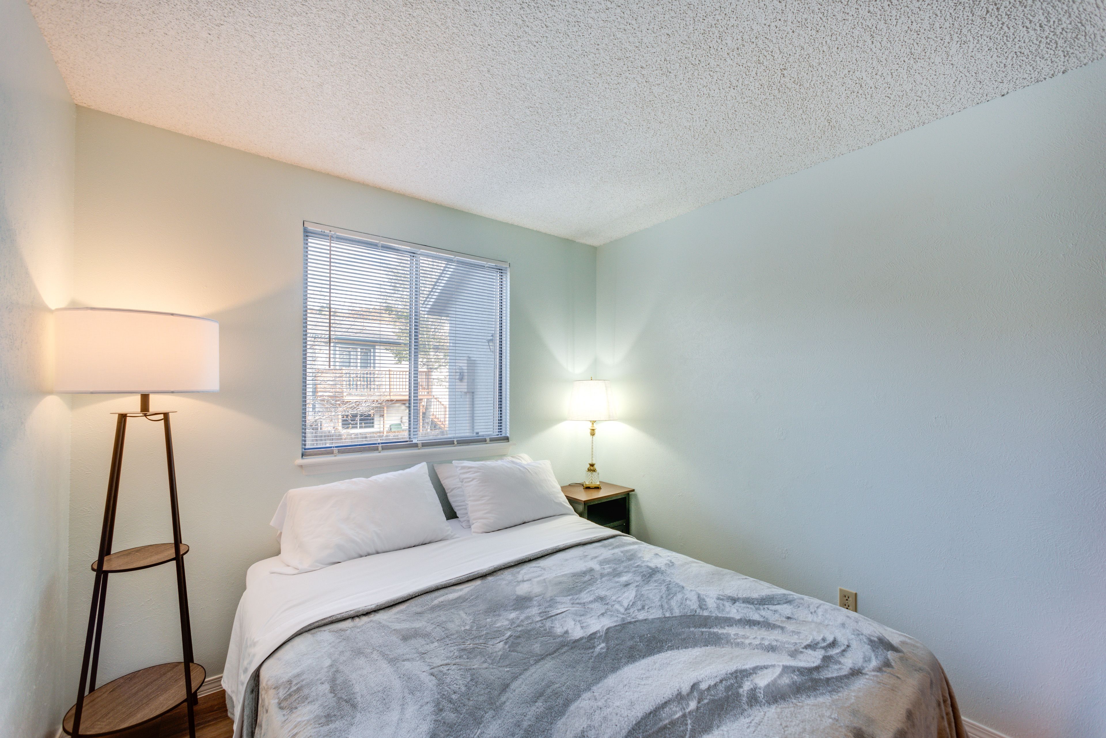 Bedroom 2 | Queen Bed