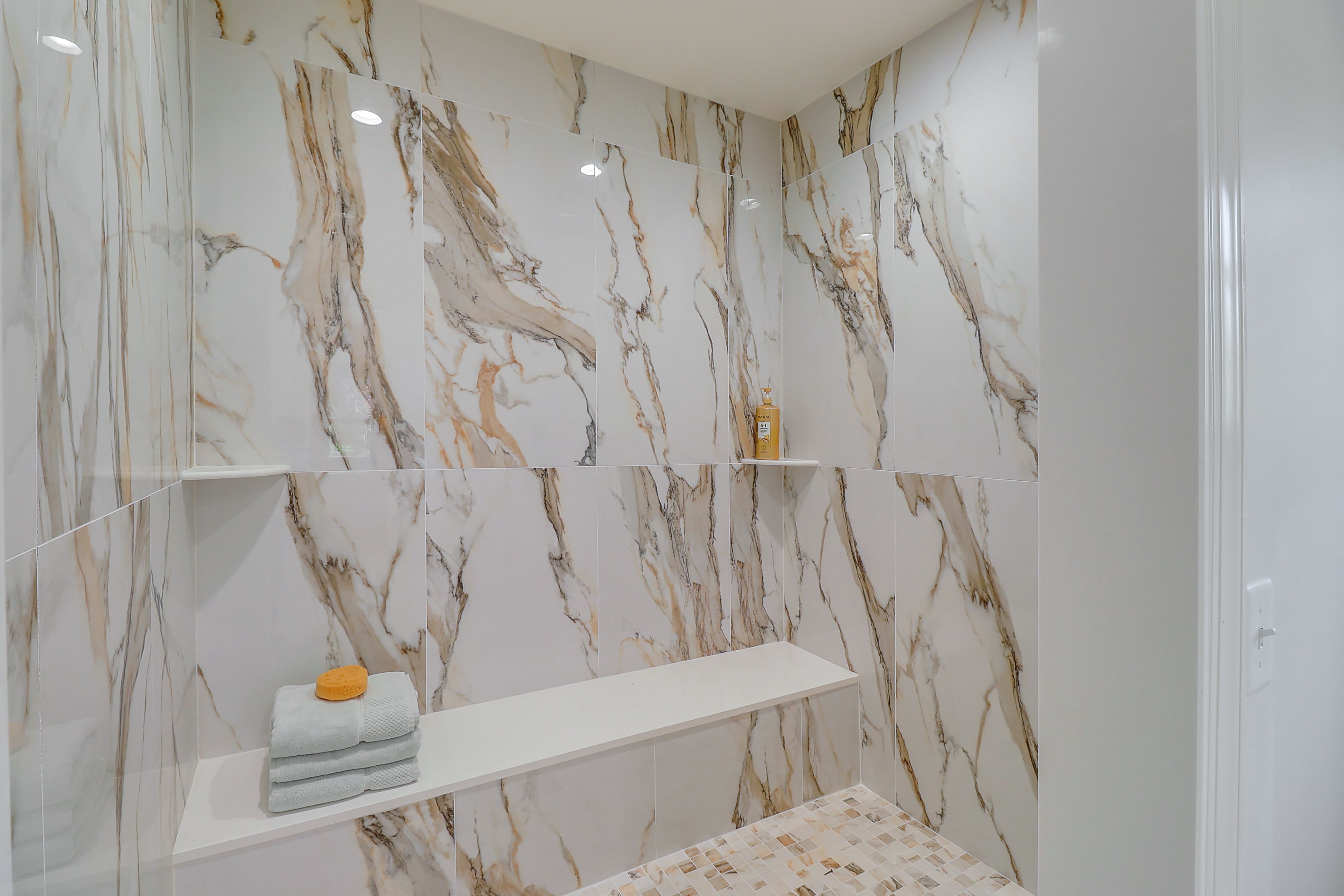 Full Bathroom | 1st Floor