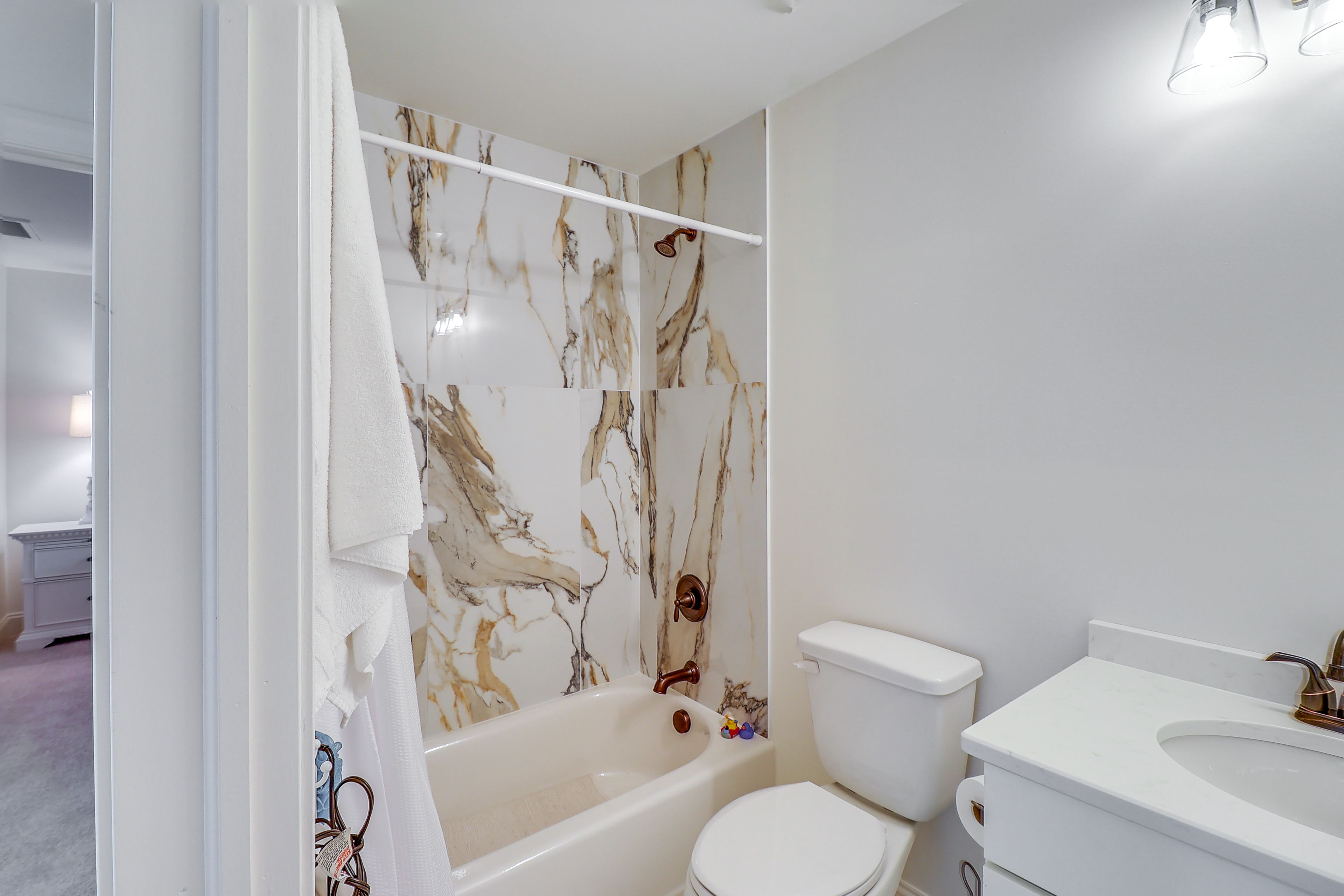 Full Bathroom | 2nd Floor