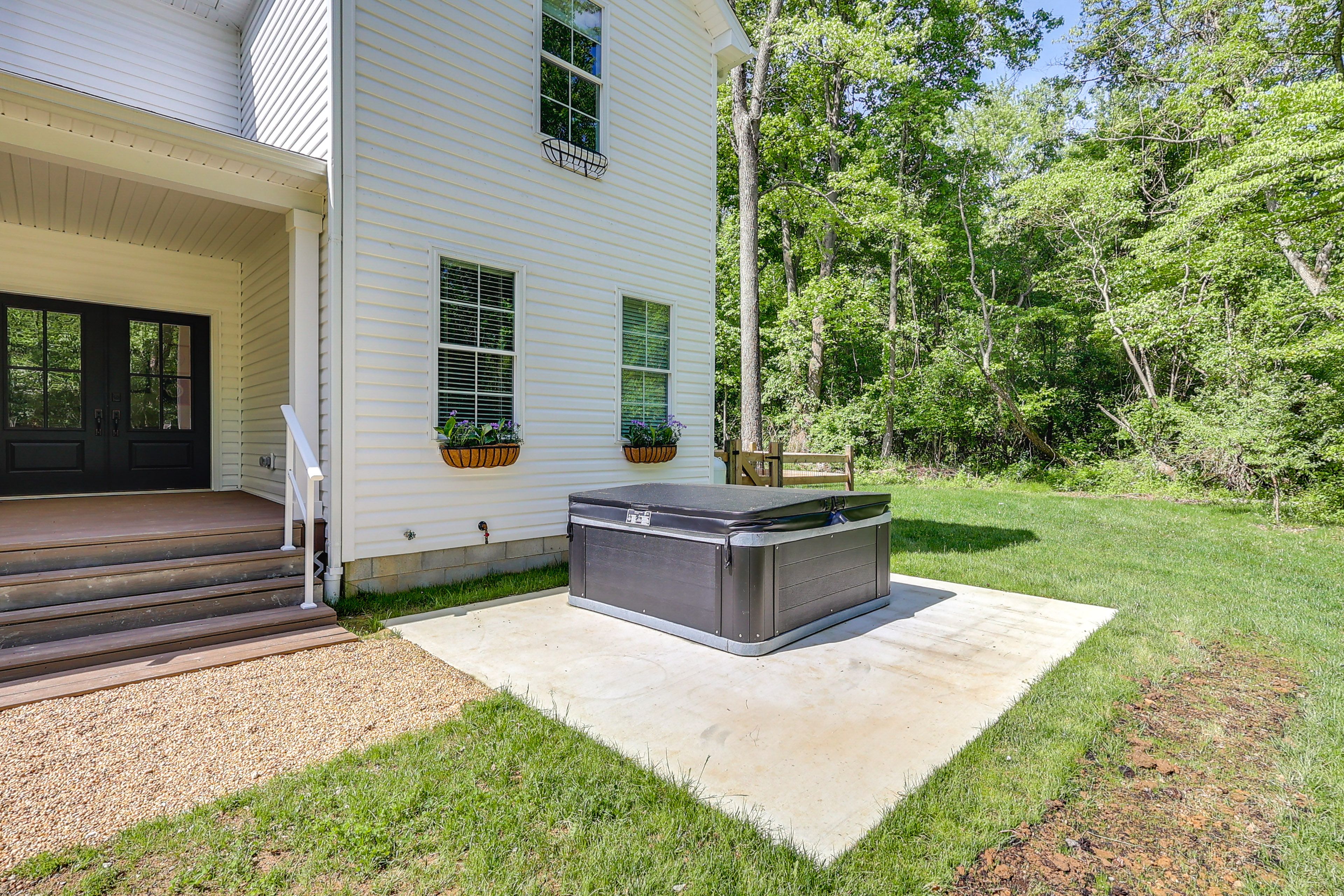 Outdoor Space | Hot Tub/Cold Plunge & Bocce Ball