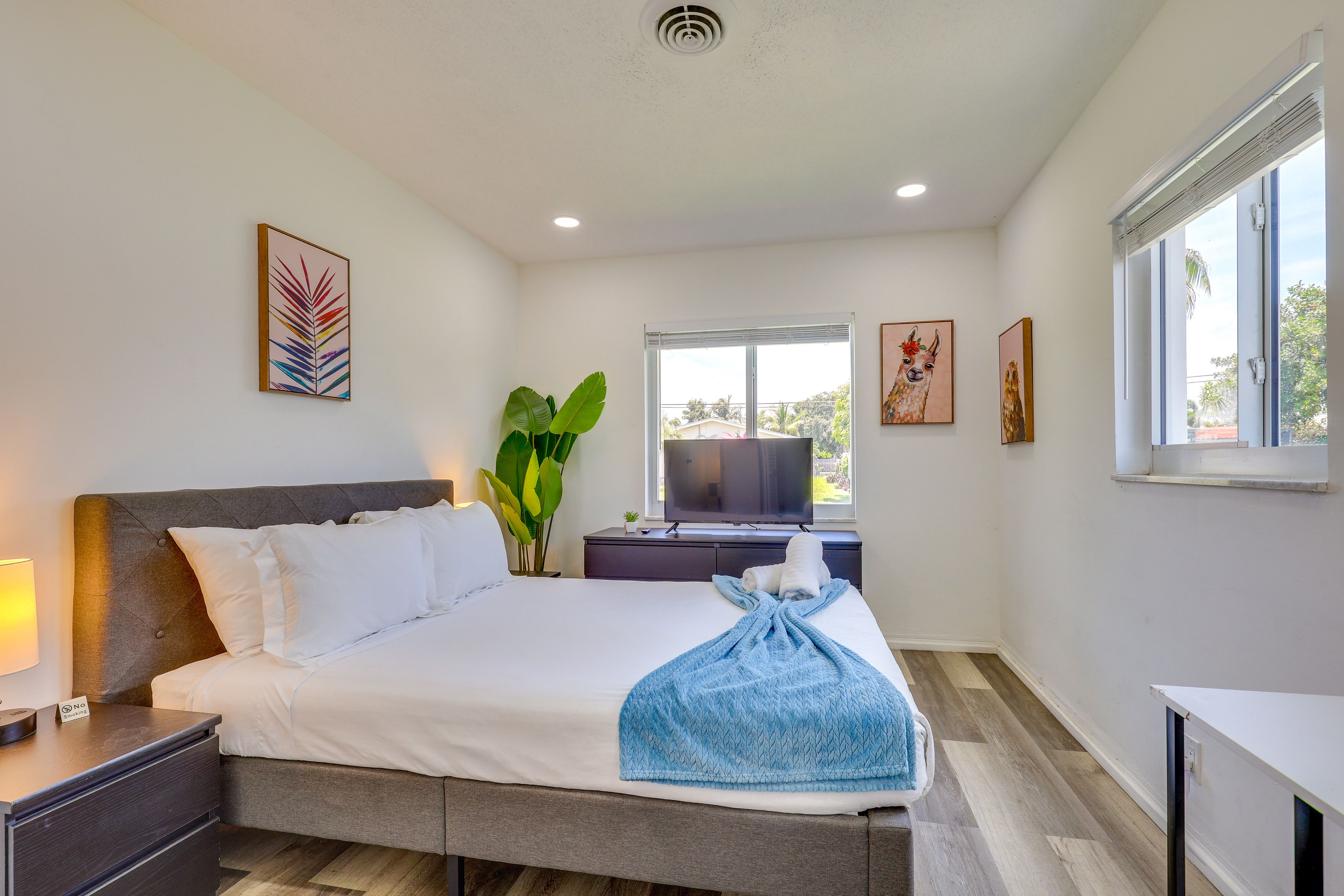 Bedroom 2 | Queen Bed
