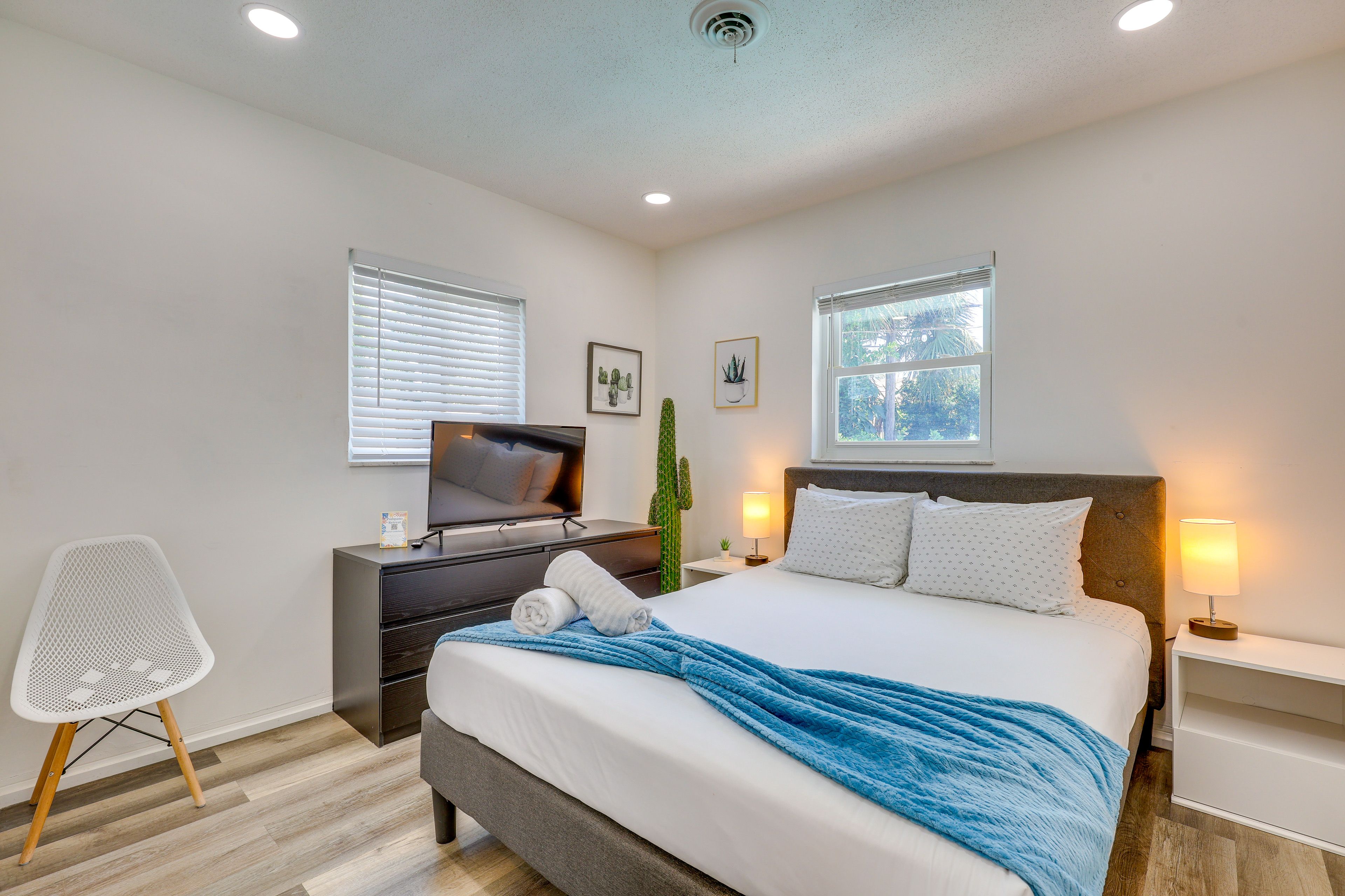 Bedroom 3 | Queen Bed