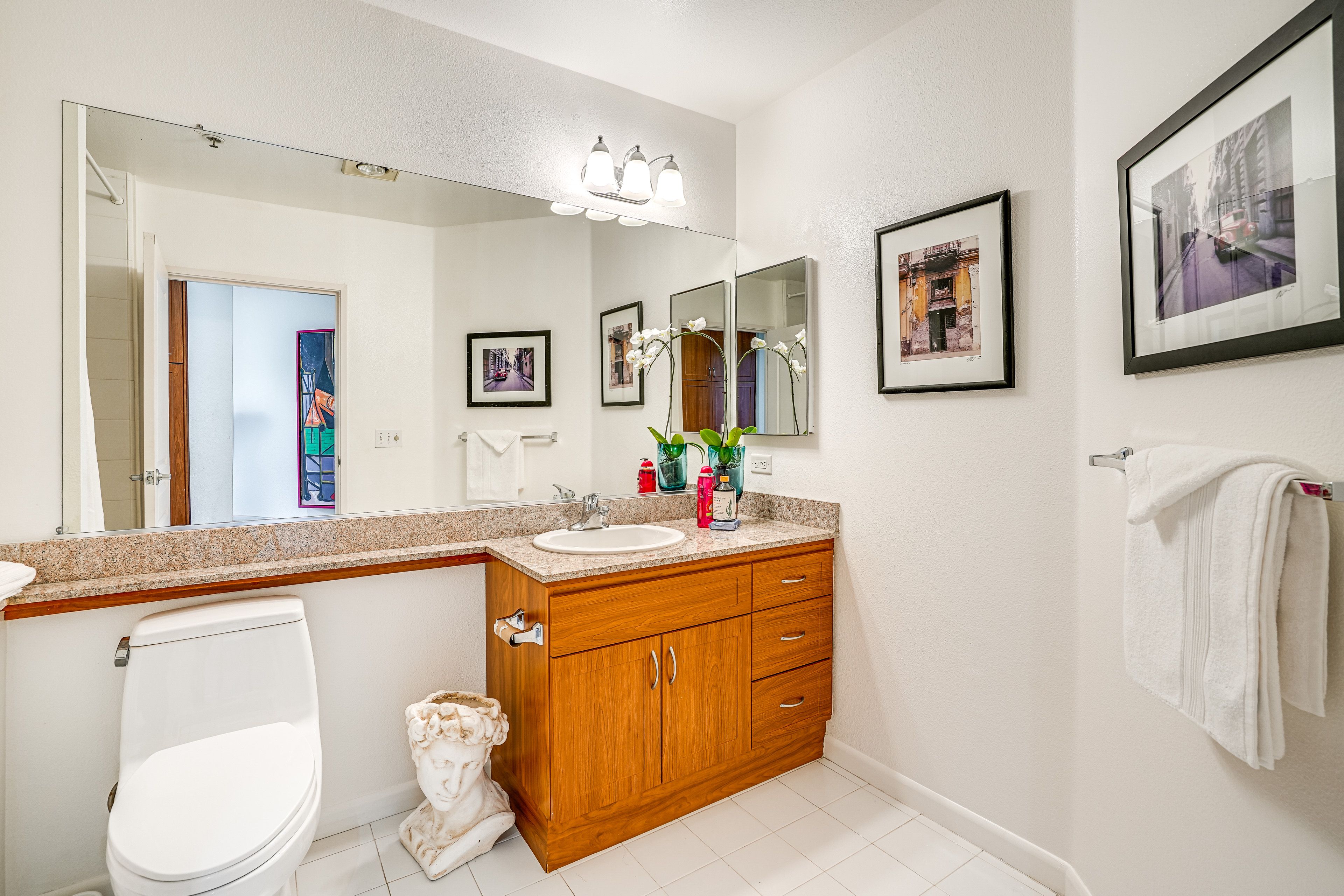 Full Bathroom | Complimentary Toiletries