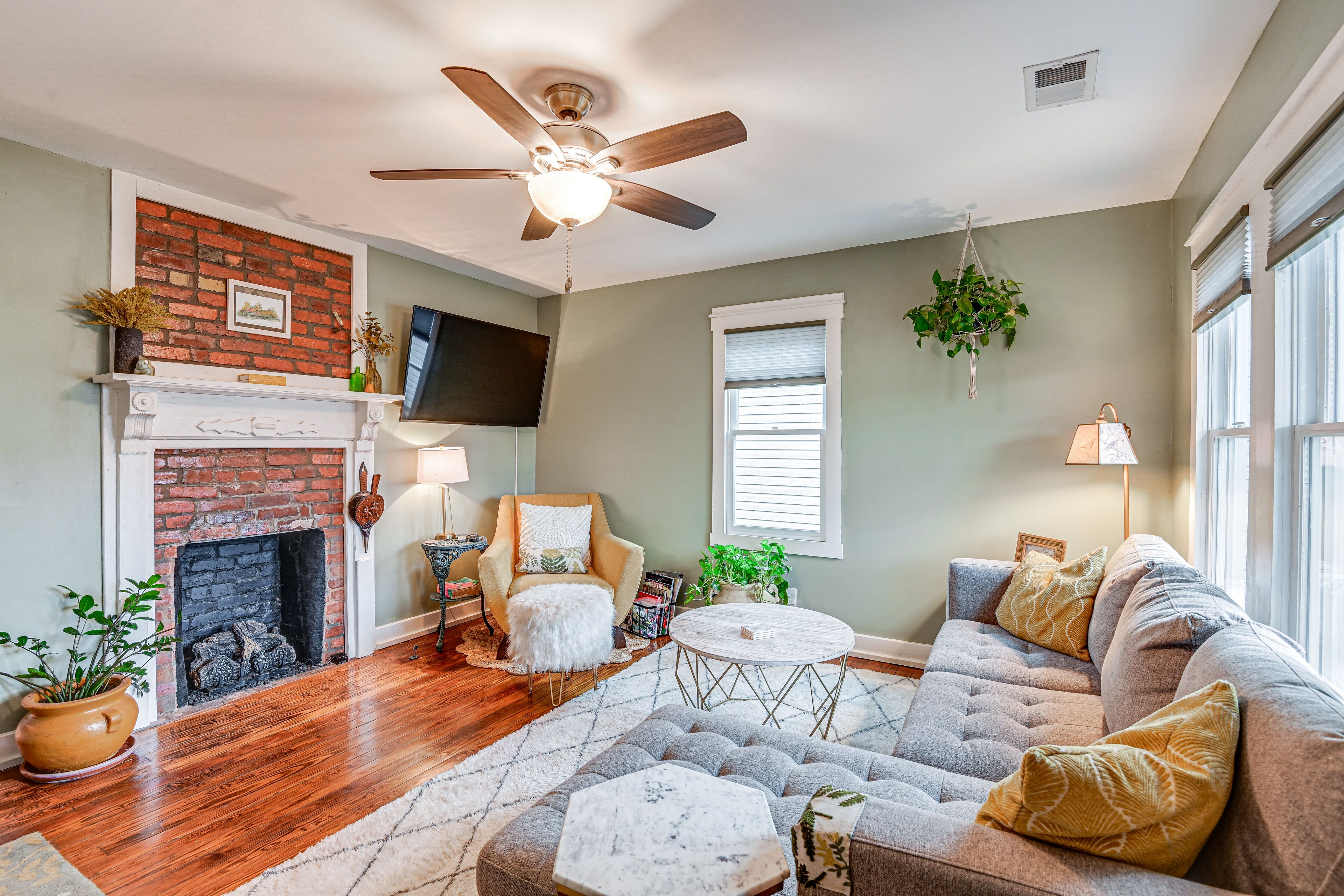 Living Room | Smart TV | Gas Fireplace