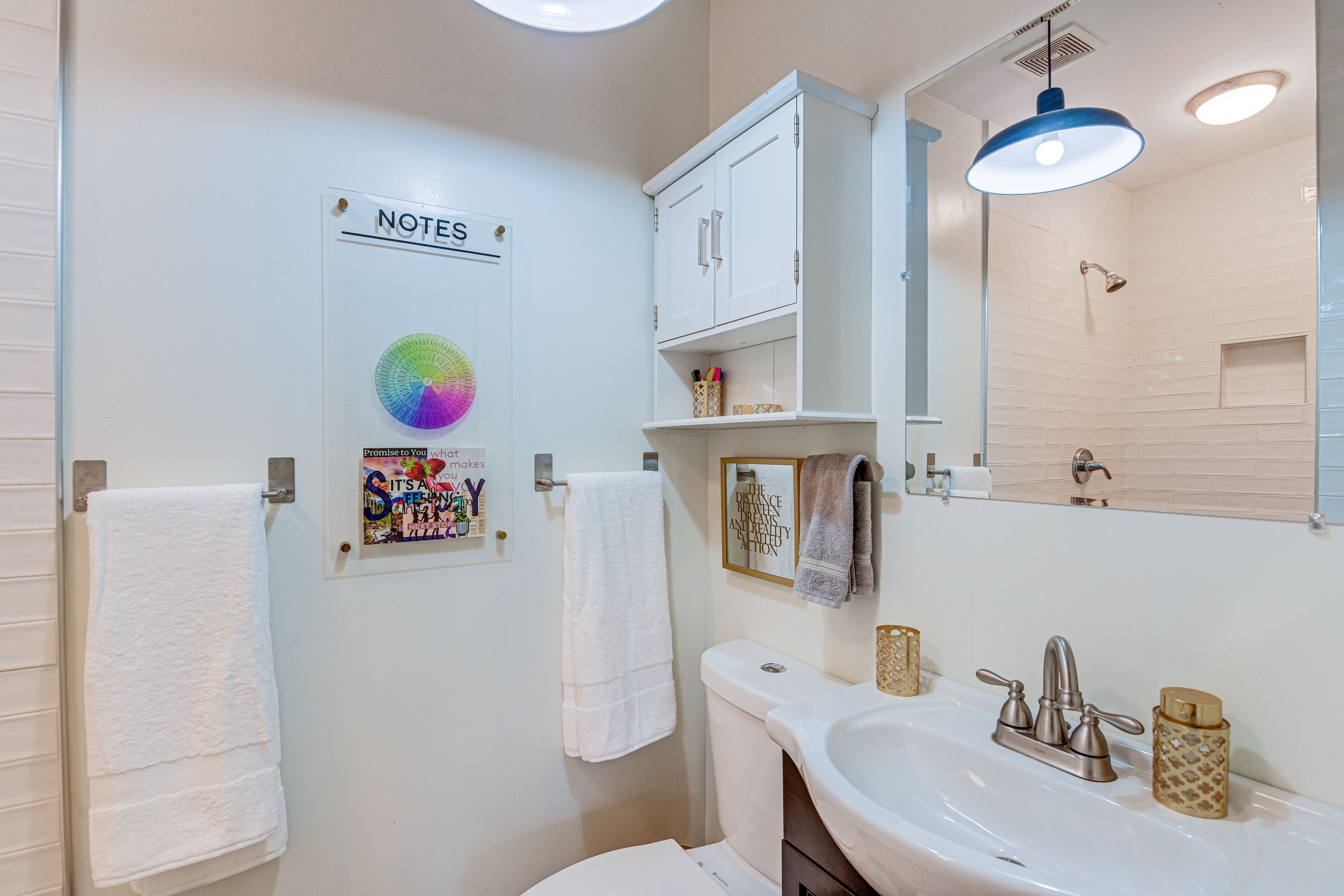 Full Bathroom | Towels Provided | Complimentary Toiletries