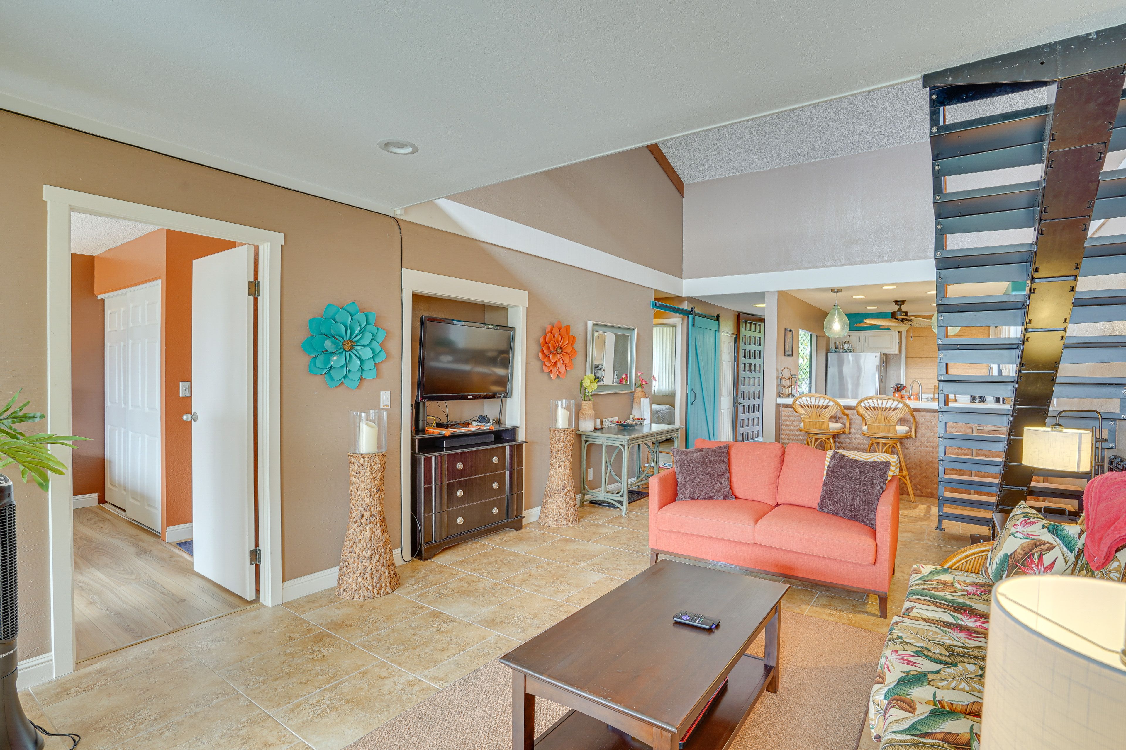 Kailua-Kona Vacation Rental | 2BR | 3BA | Stairs Required to Enter | 1,161 Sq Ft