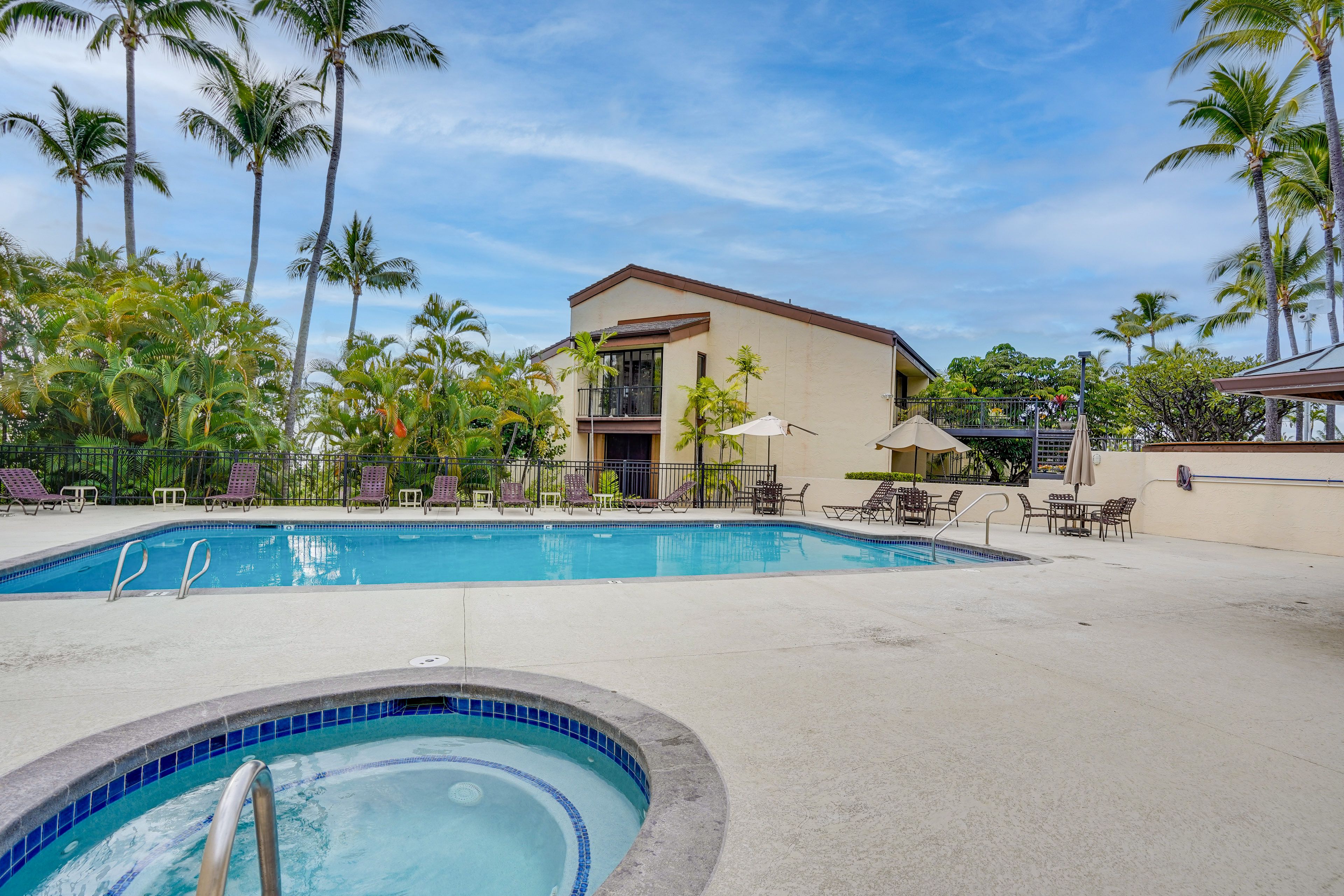 Country Club Villas Community Amenities | Heated Saltwater Pools | Hot Tubs