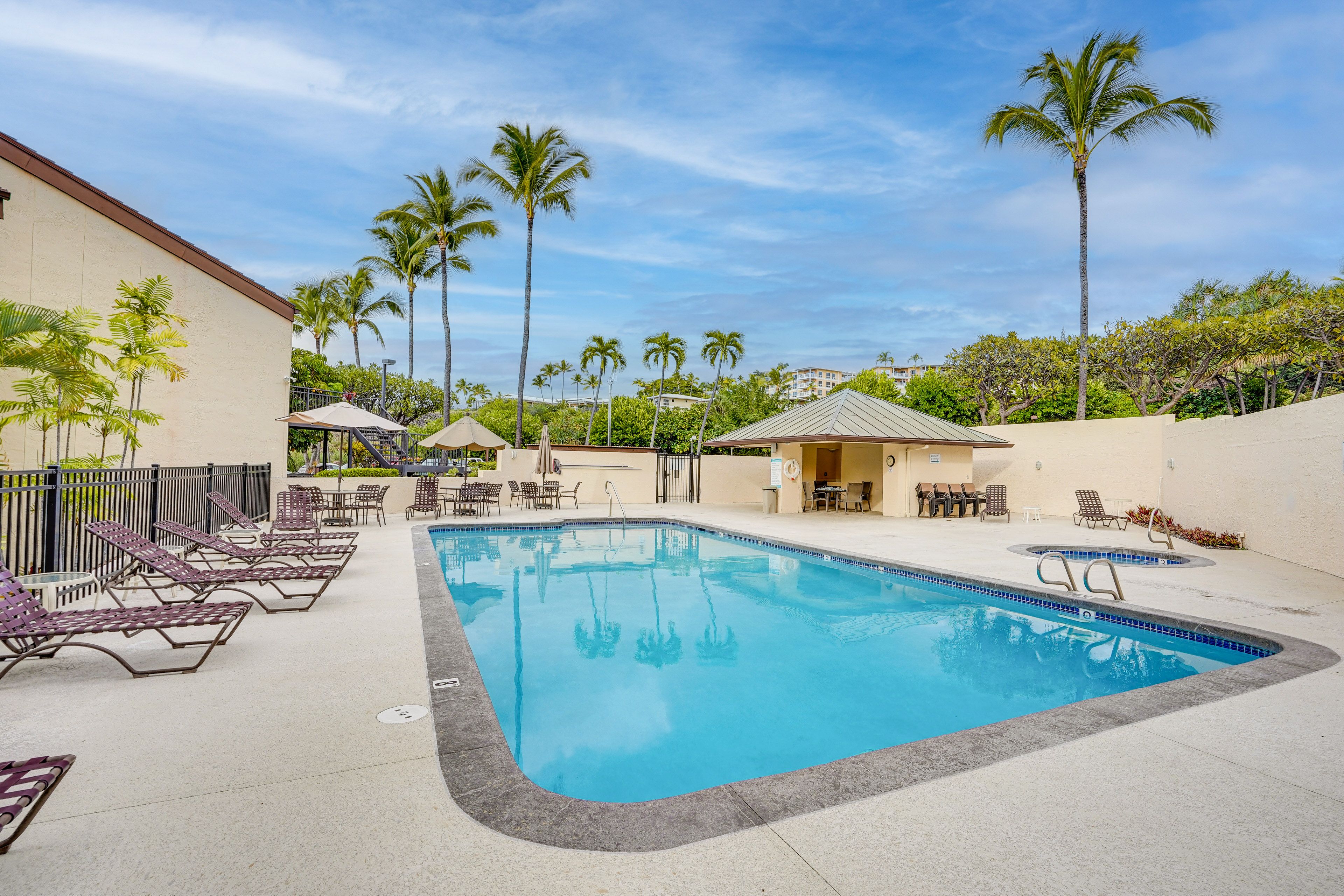 Country Club Villas Community Amenities | Multiple Pools & Hot Tubs