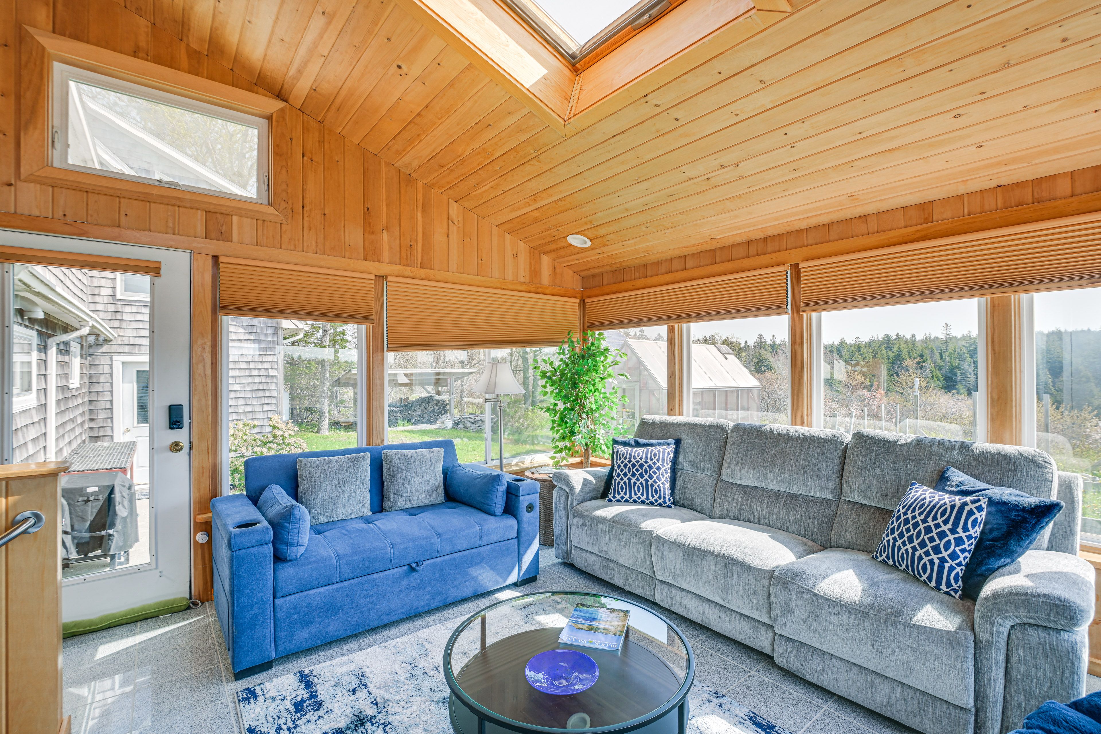 Sunroom | Roku TV w/ Cable | 1st Floor