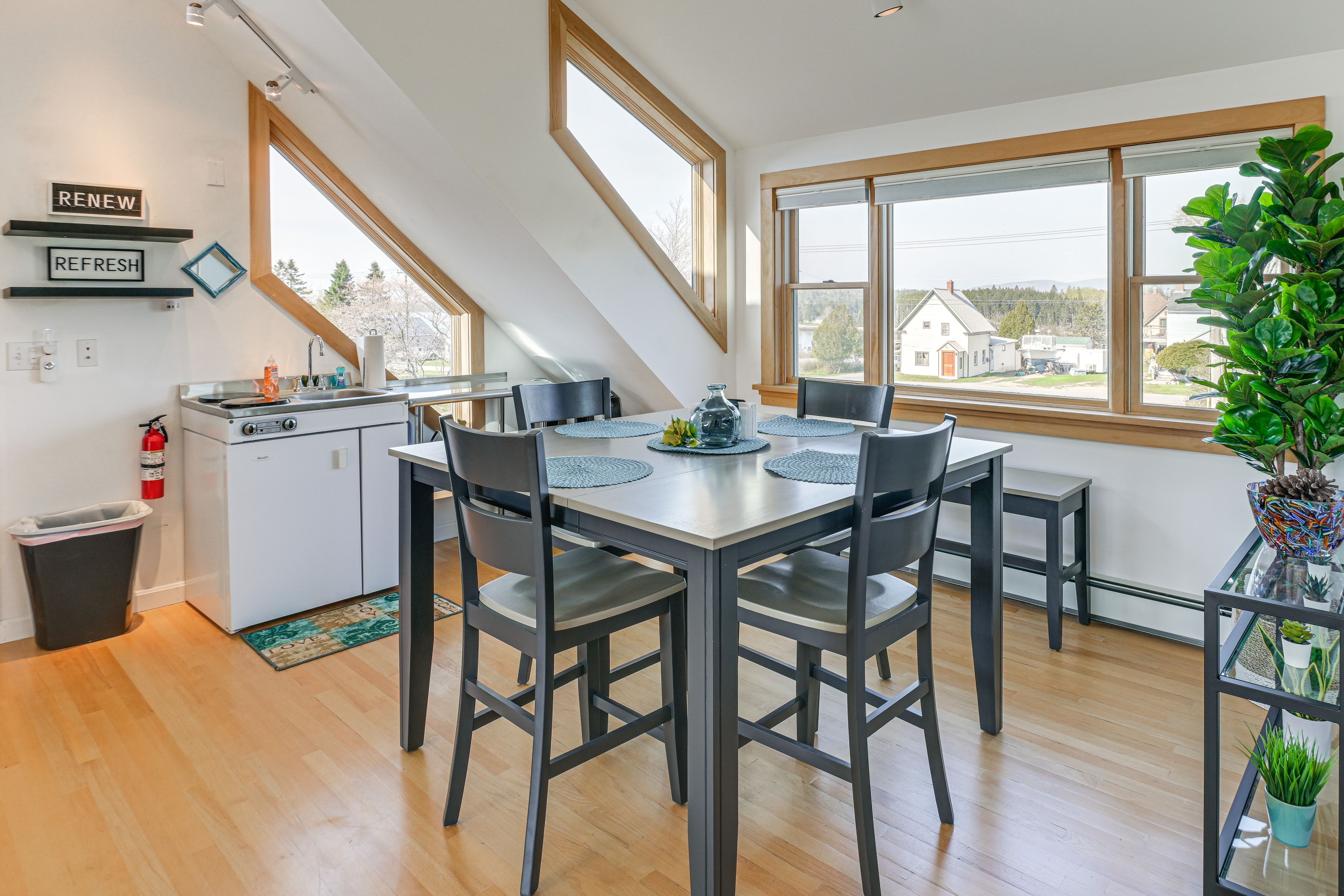 Upper Dining Area | 2nd Floor