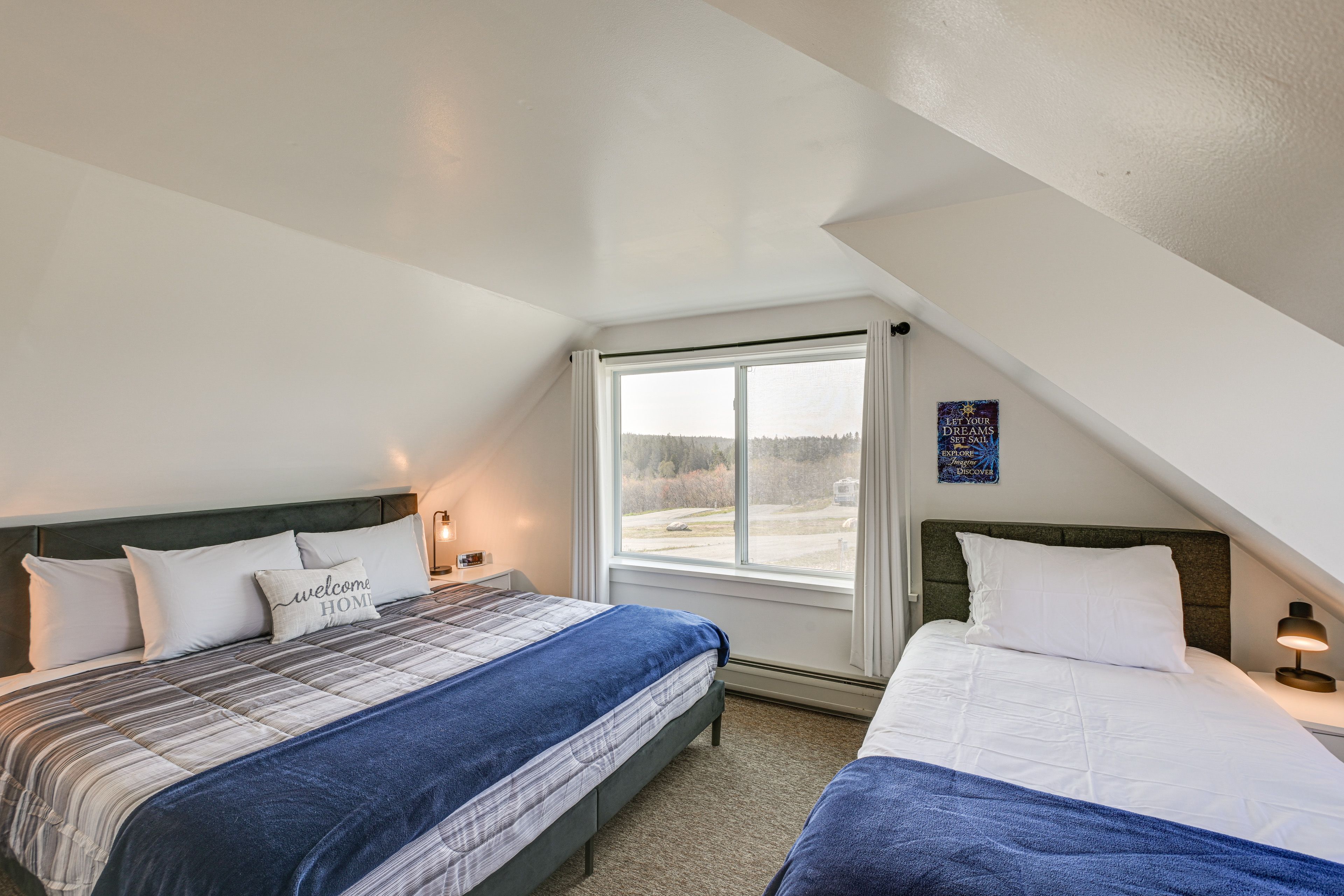 Bedroom 1 | King Bed | Twin Bed | 2nd Floor
