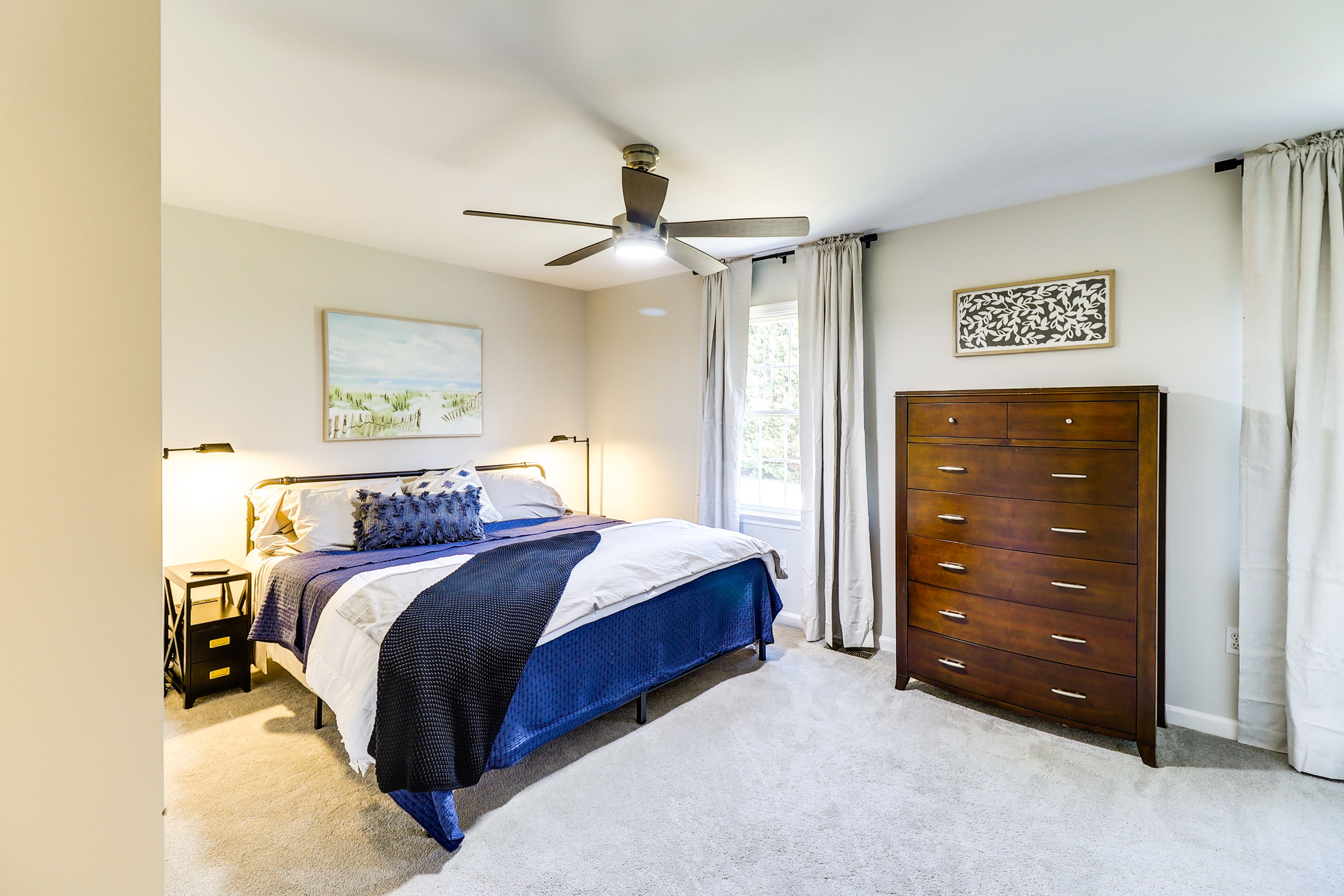 Bedroom 2 | King Bed | Upper Level | Smart TV