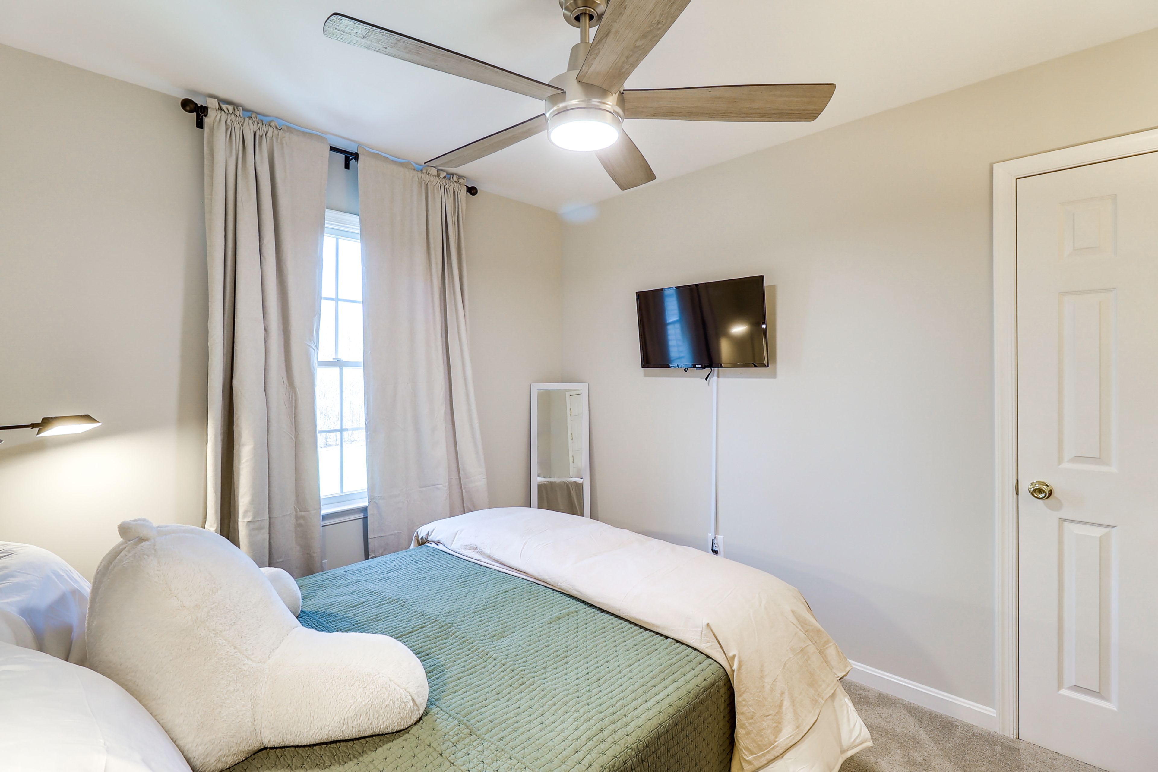 Bedroom 4 | Full Bed | Upper Level | Smart TV