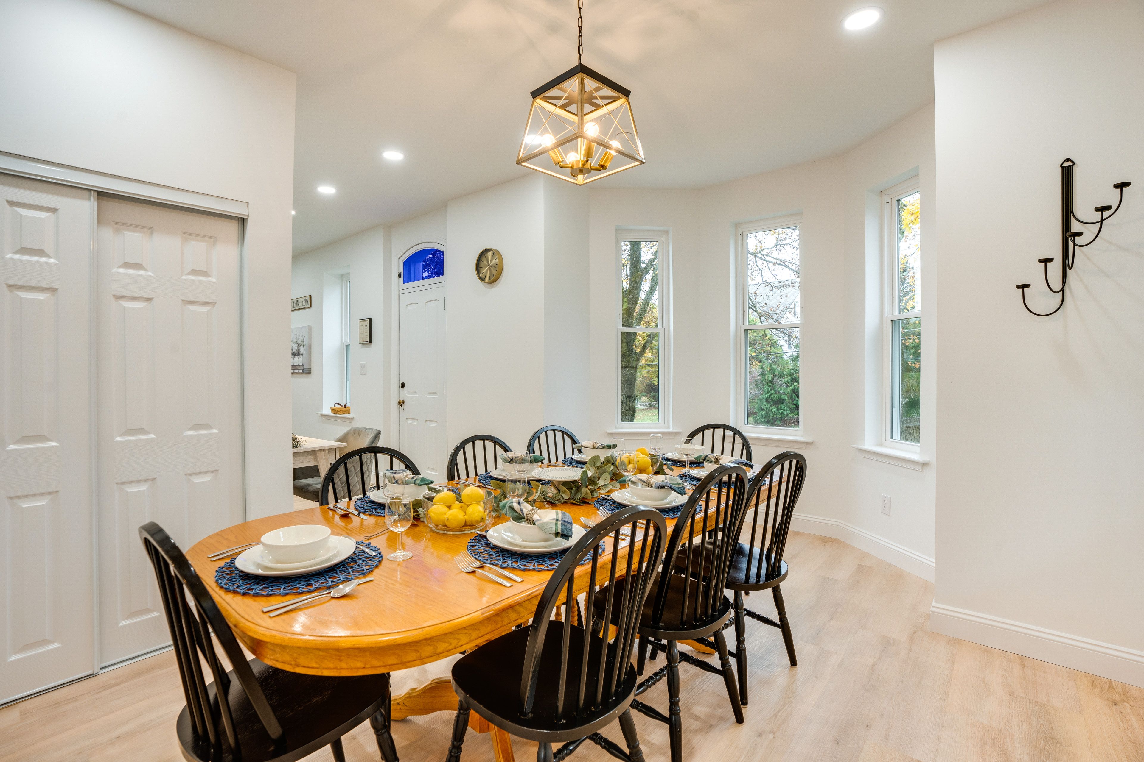 Dining Area | Dishware & Flatware Provided