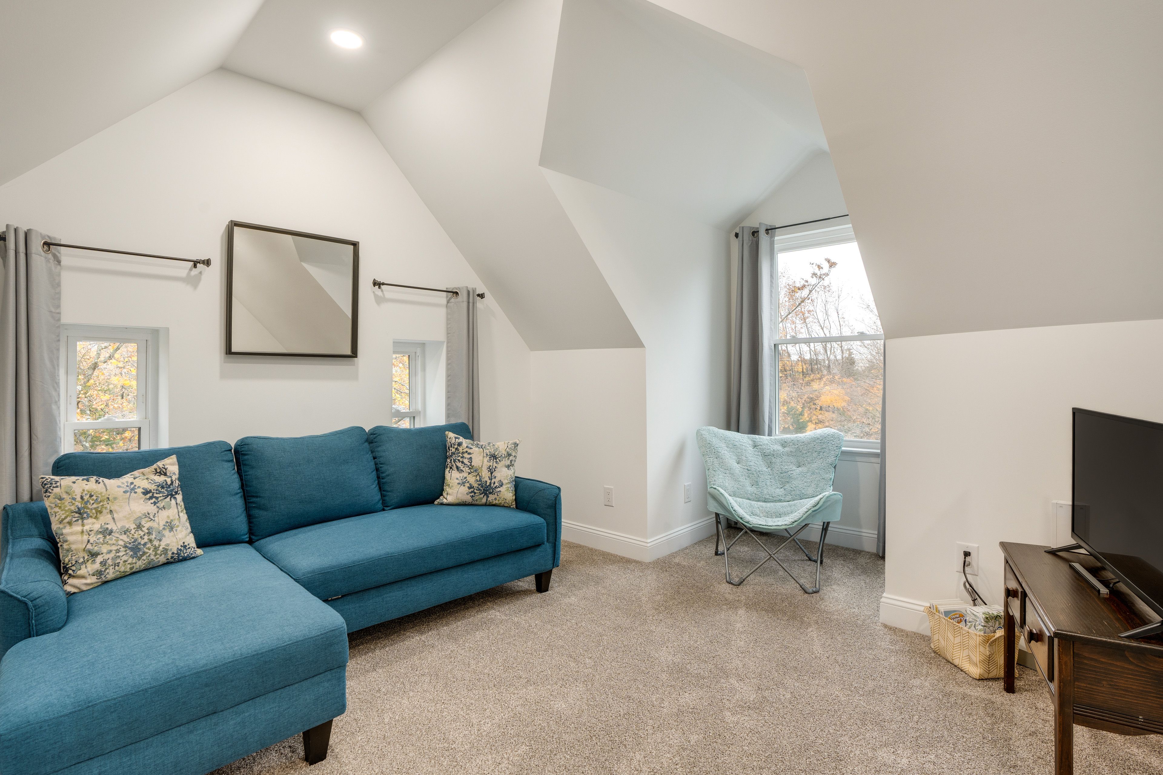 Sitting Room | Smart TV | Full Sleeper Sofa