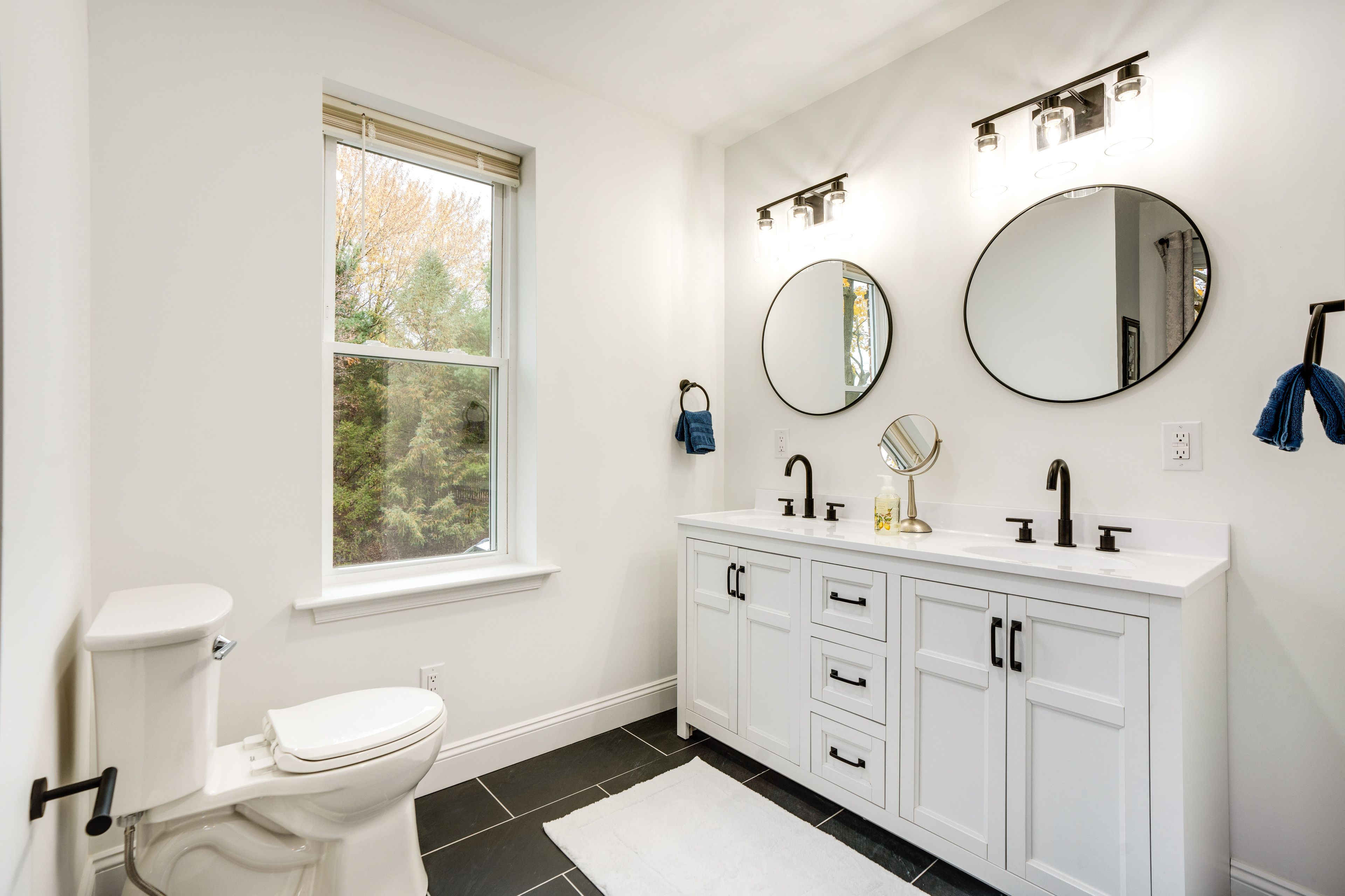 Full Bath | Complimentary Toiletries | Towels Provided | 2nd Floor