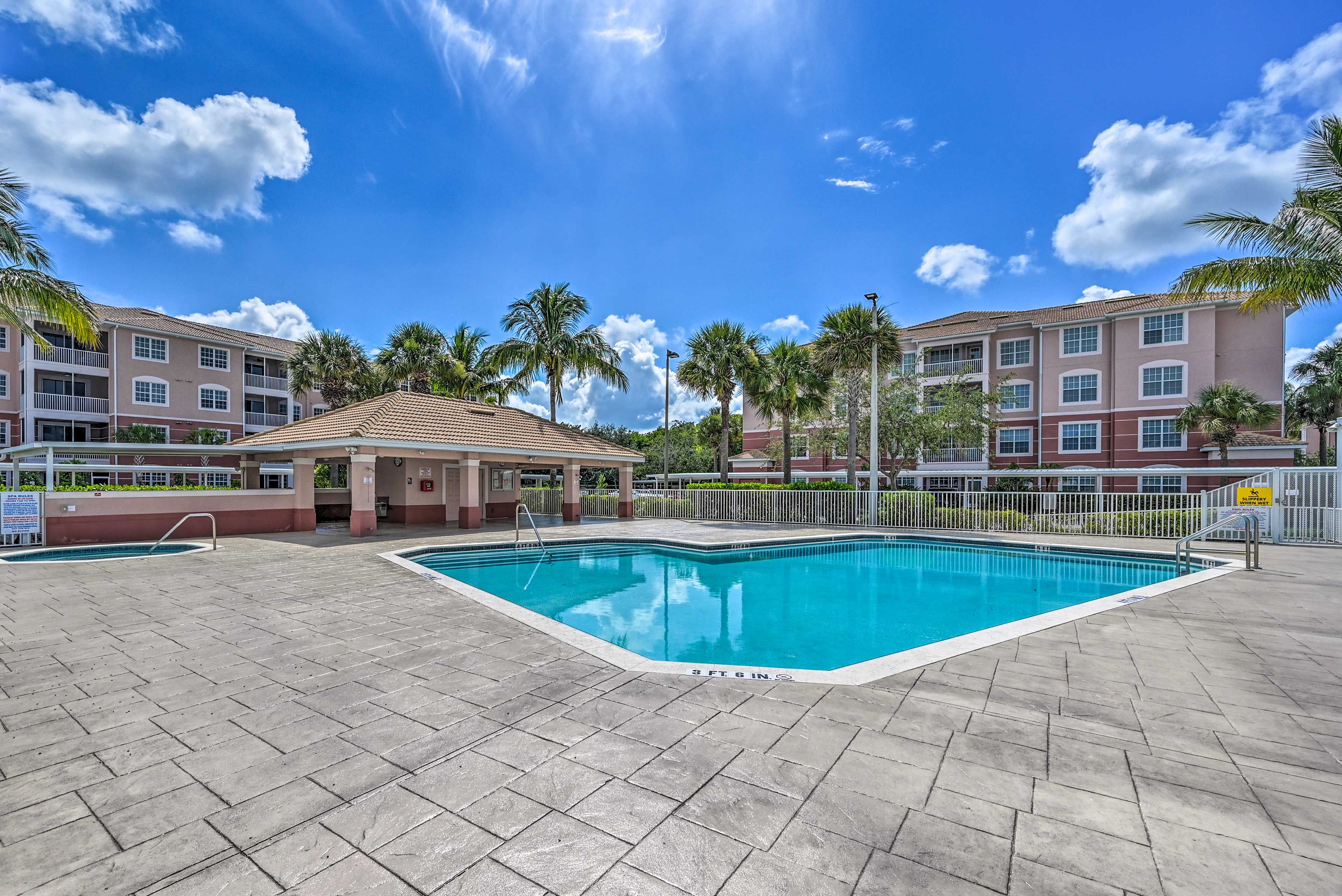 Community Pool & Hot Tub
