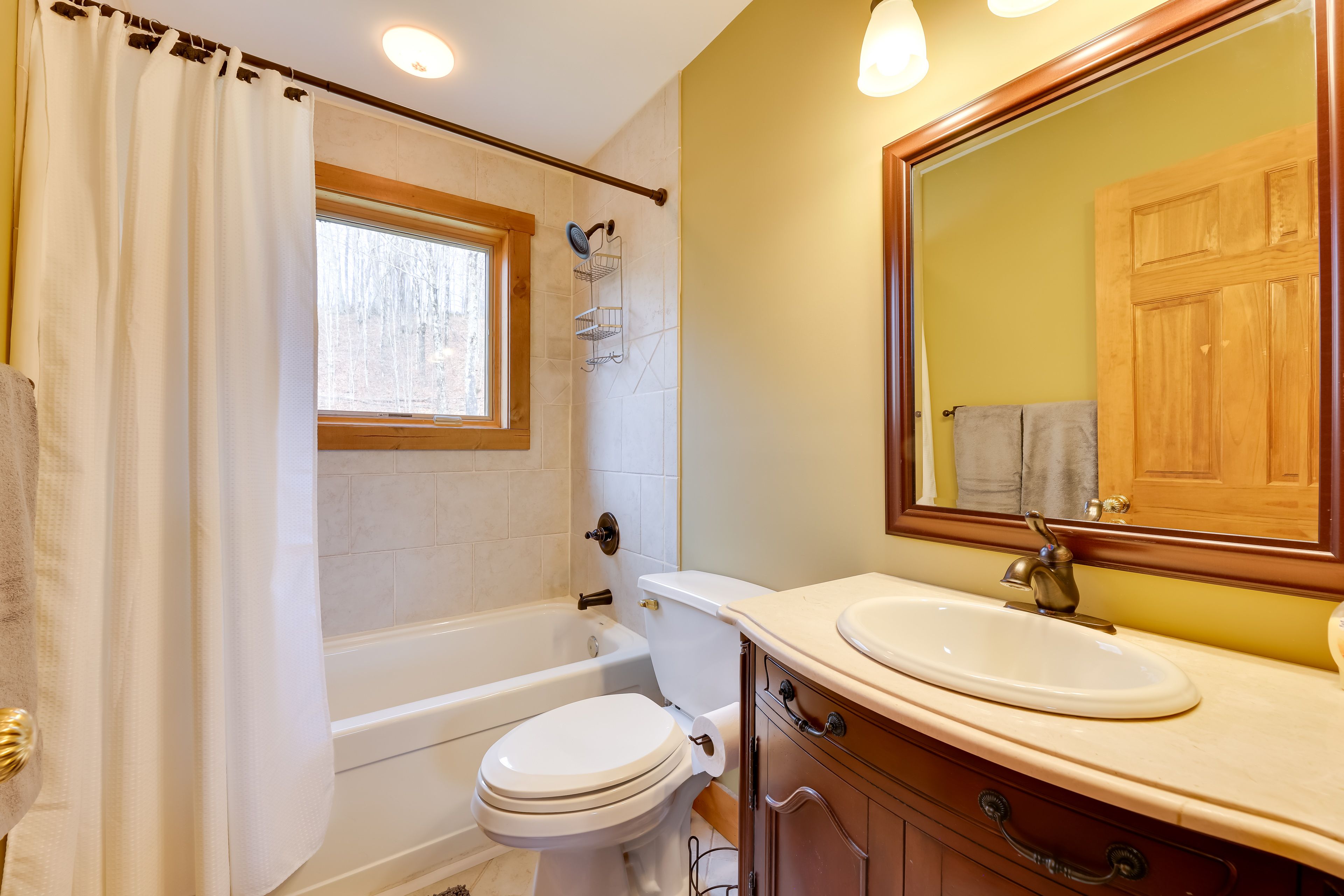 En-Suite Bathroom | 2nd Floor