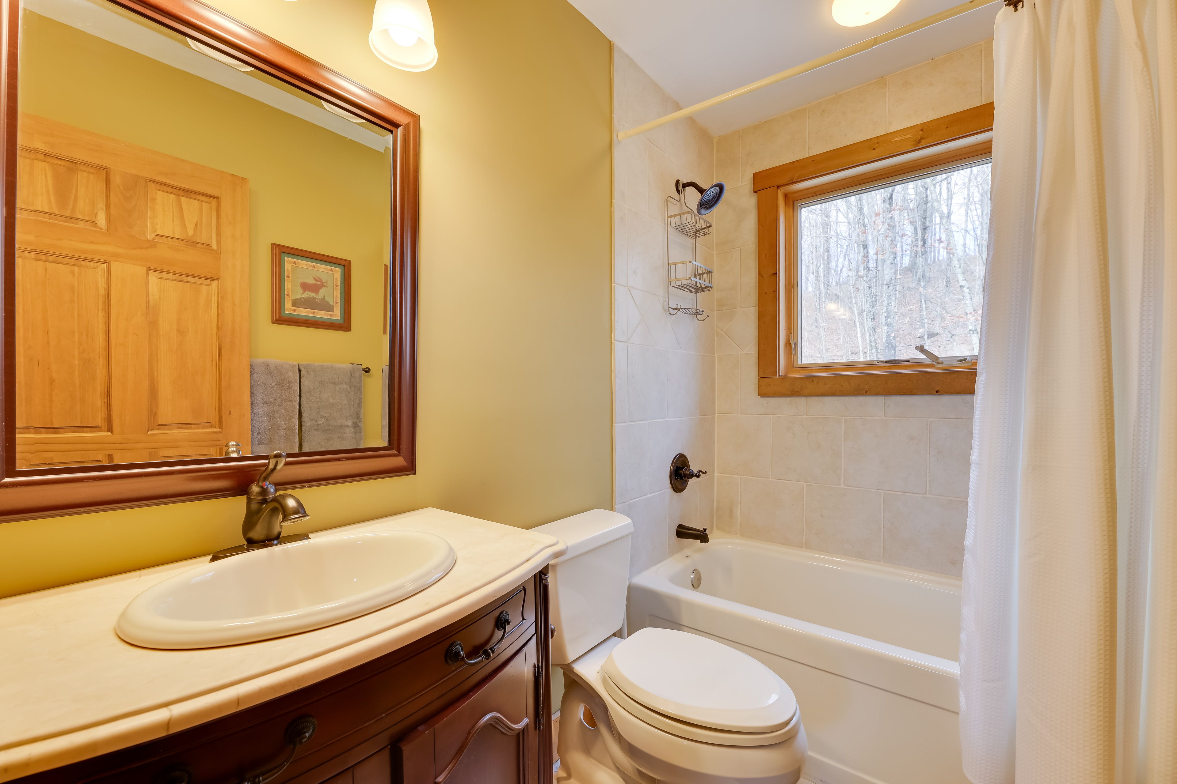 En-Suite Bathroom | 2nd Floor | Complimentary Toiletries