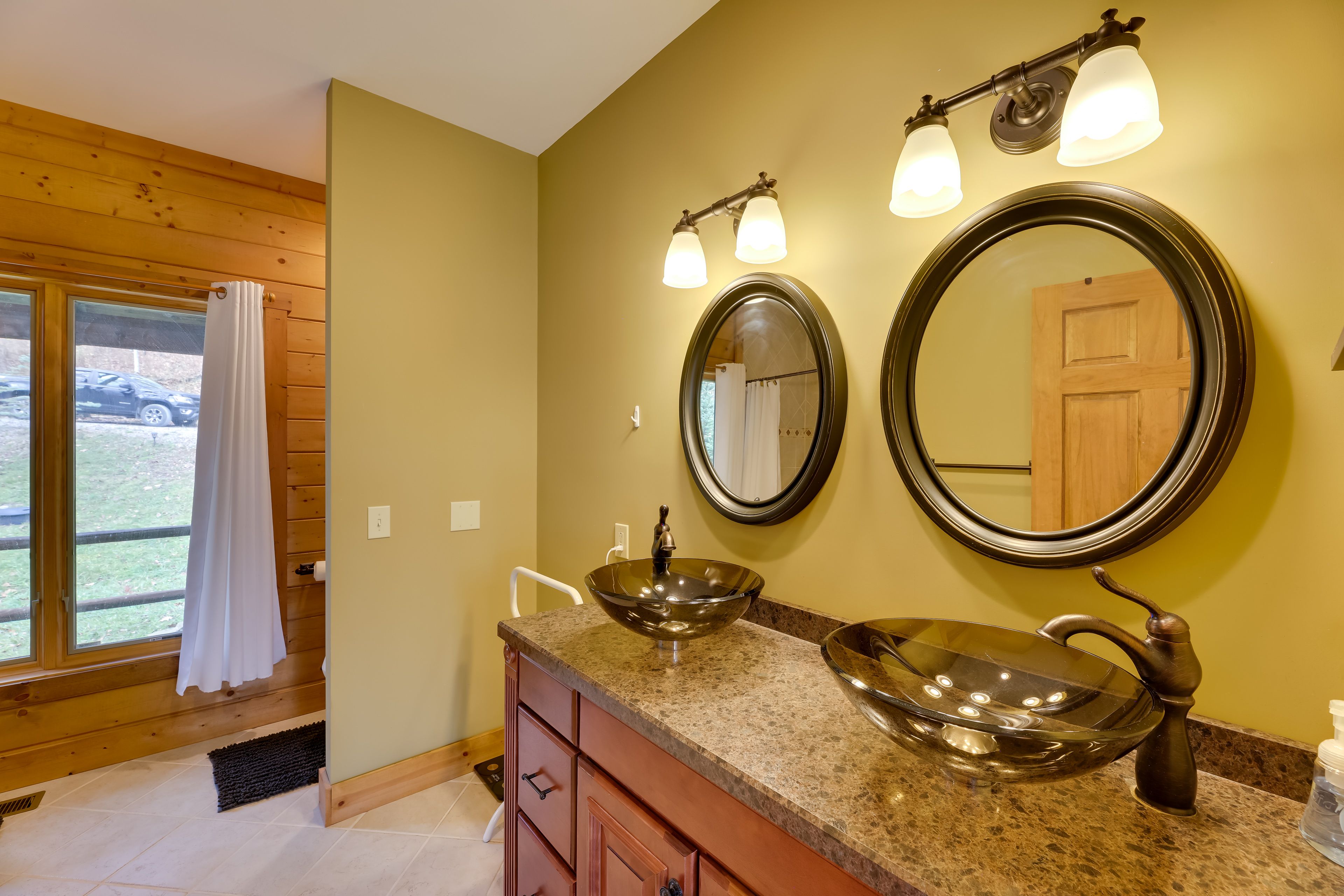 En-Suite Bathroom | 1st Floor | Towels Provided
