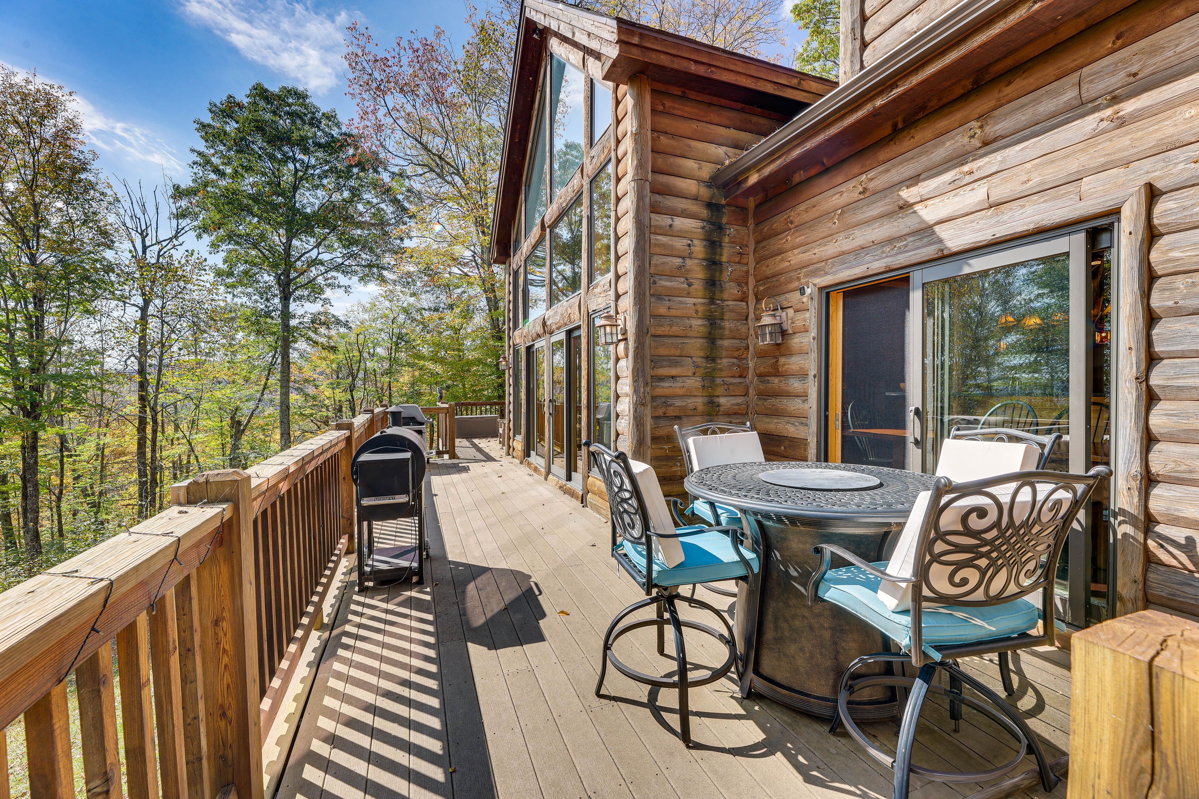 Furnished Deck/Balcony | Smoker | Fire Pit | Outdoor Dining