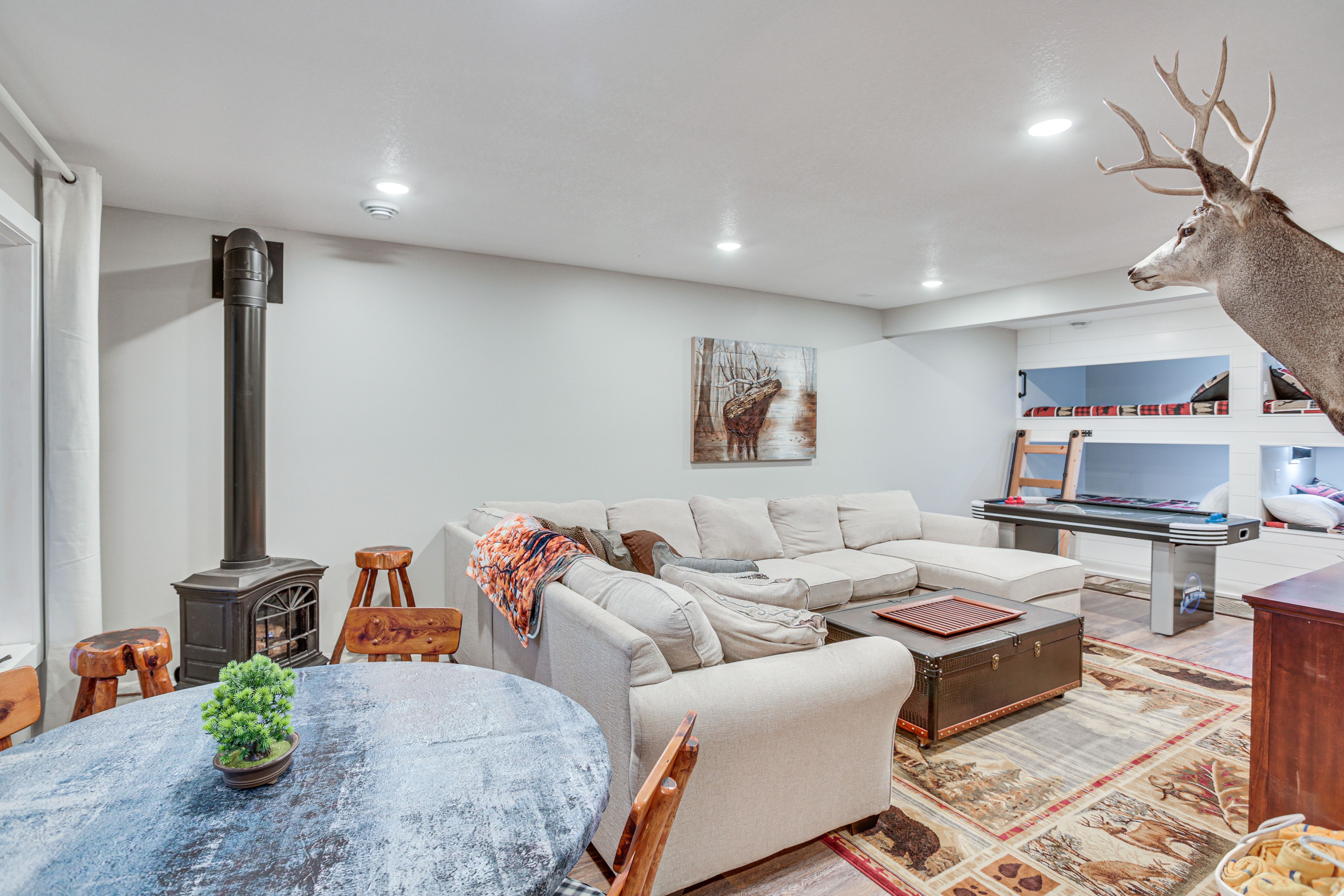 Downstairs Living Room | Board Games | Free WiFi | 4 Built-In Full Beds