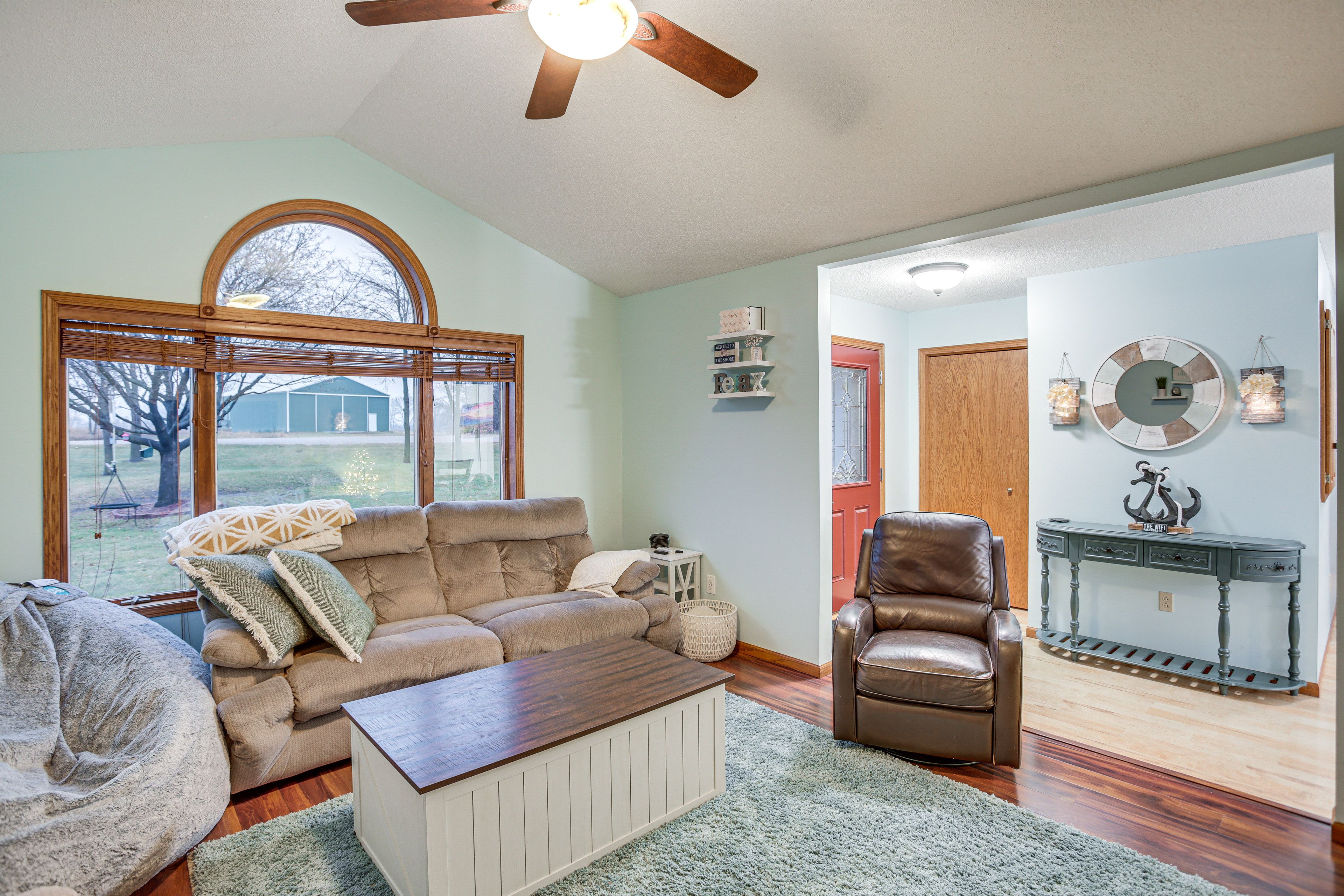Living Room | Smart TV | Central Heating & A/C
