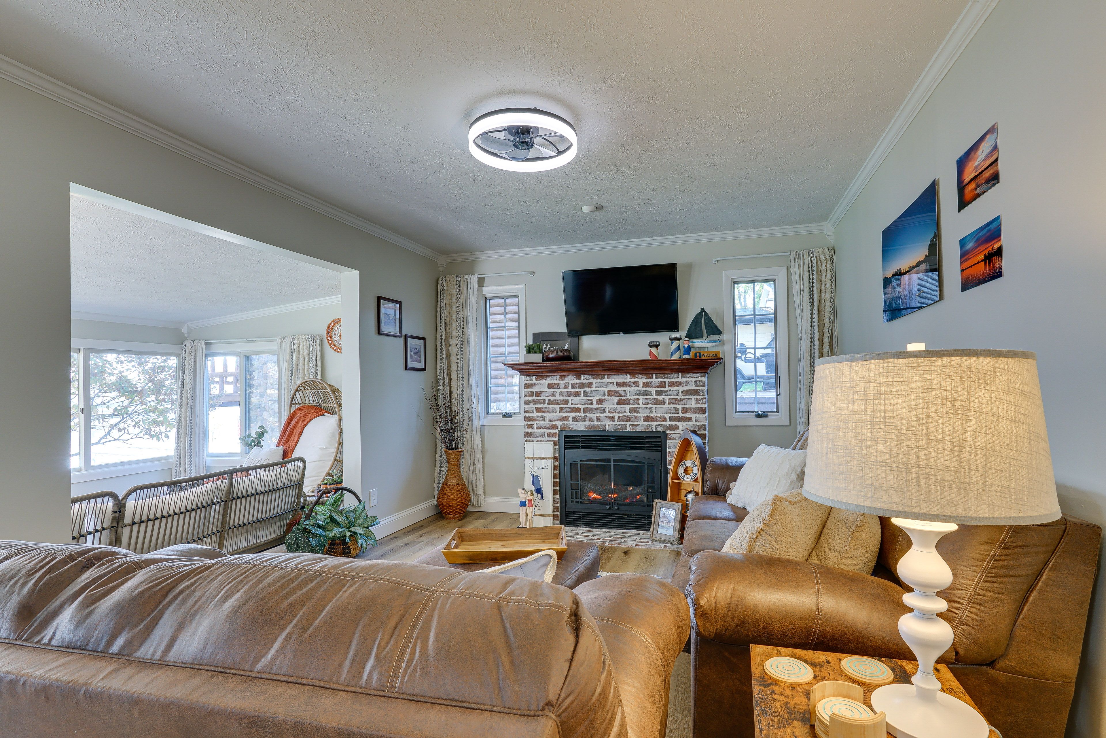 Living Room | Smart TV | Gas Fireplace | Board Games