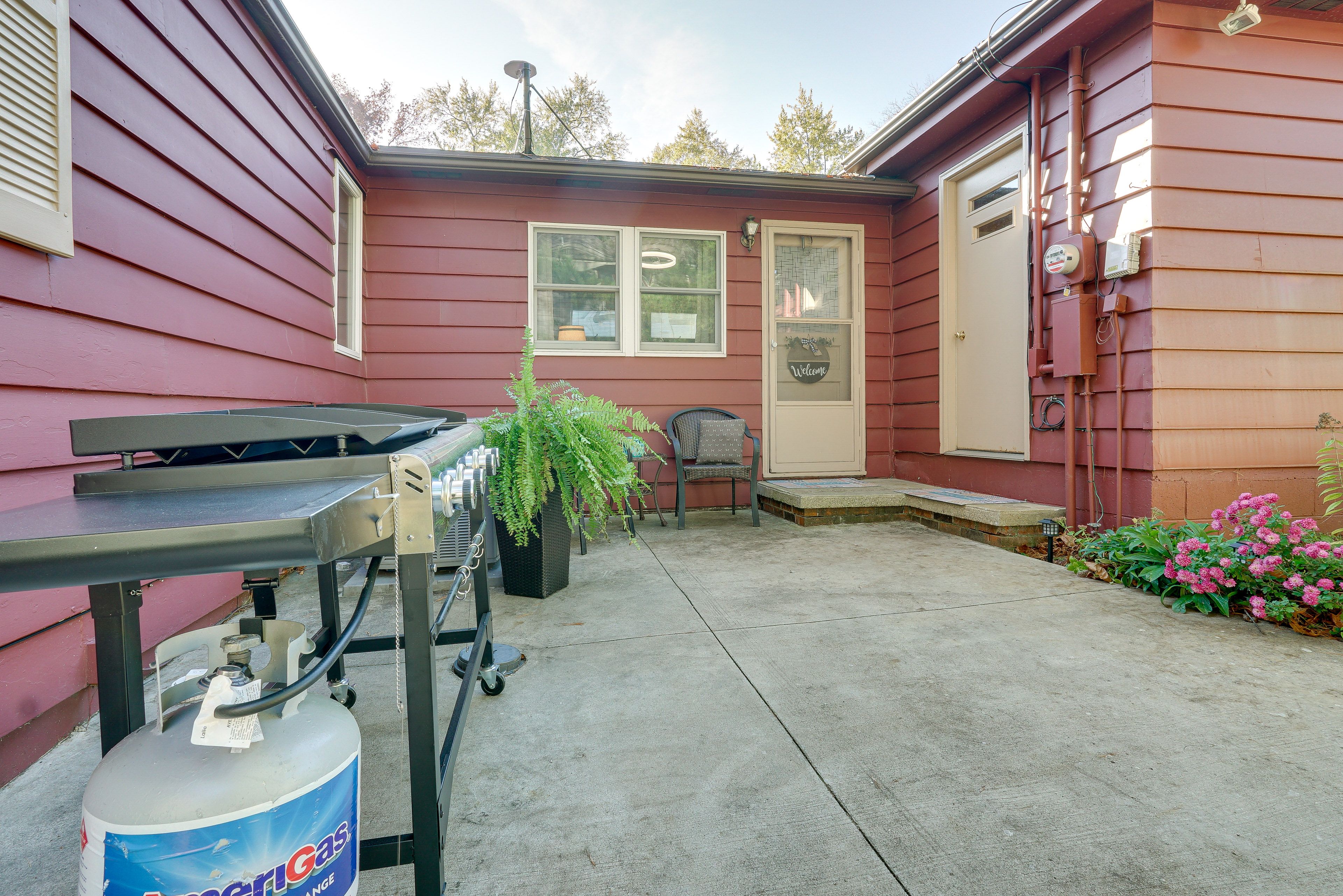 Front Patio | Gas Grill