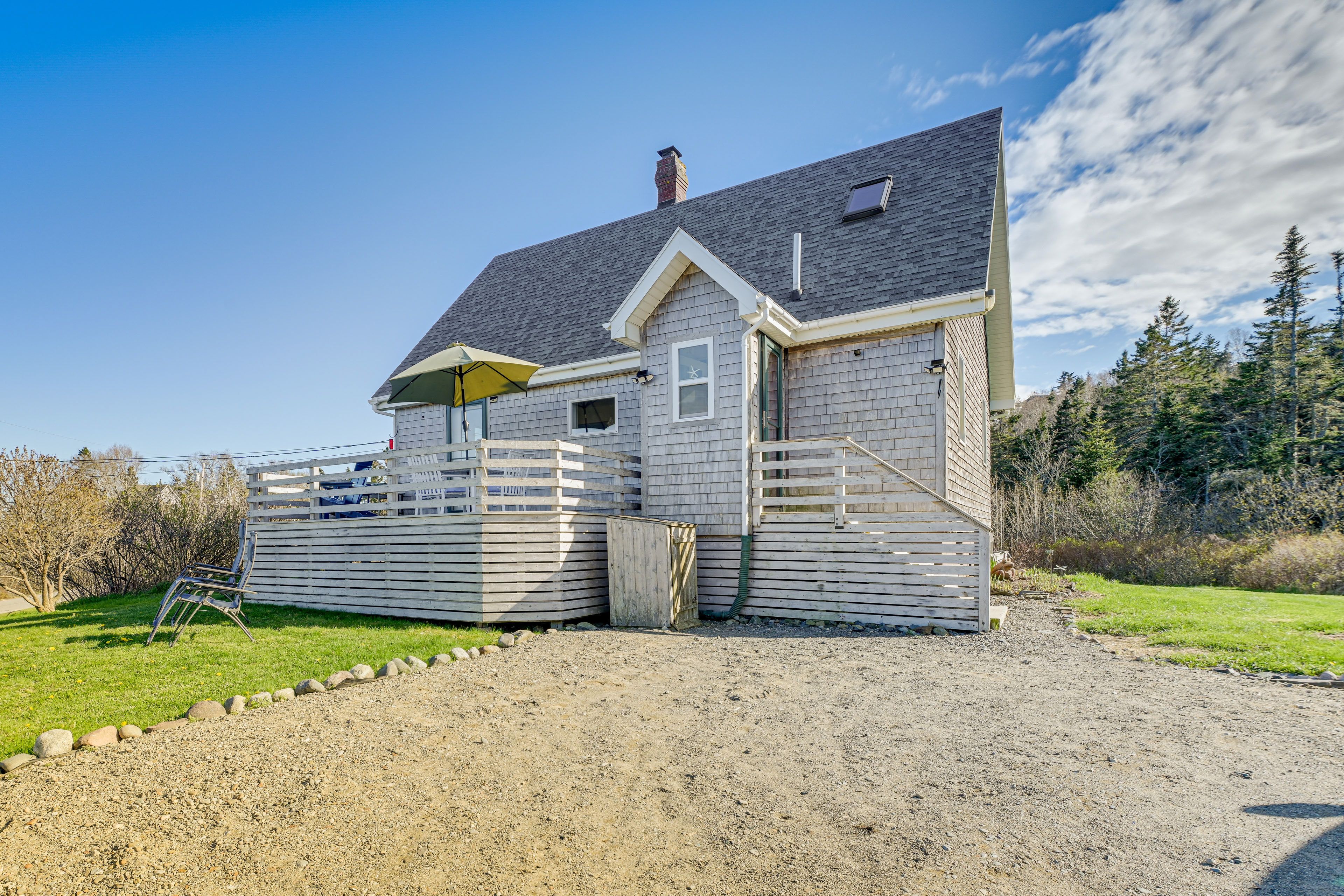 Home Exterior | Parking | Driveway (4 Vehicles)