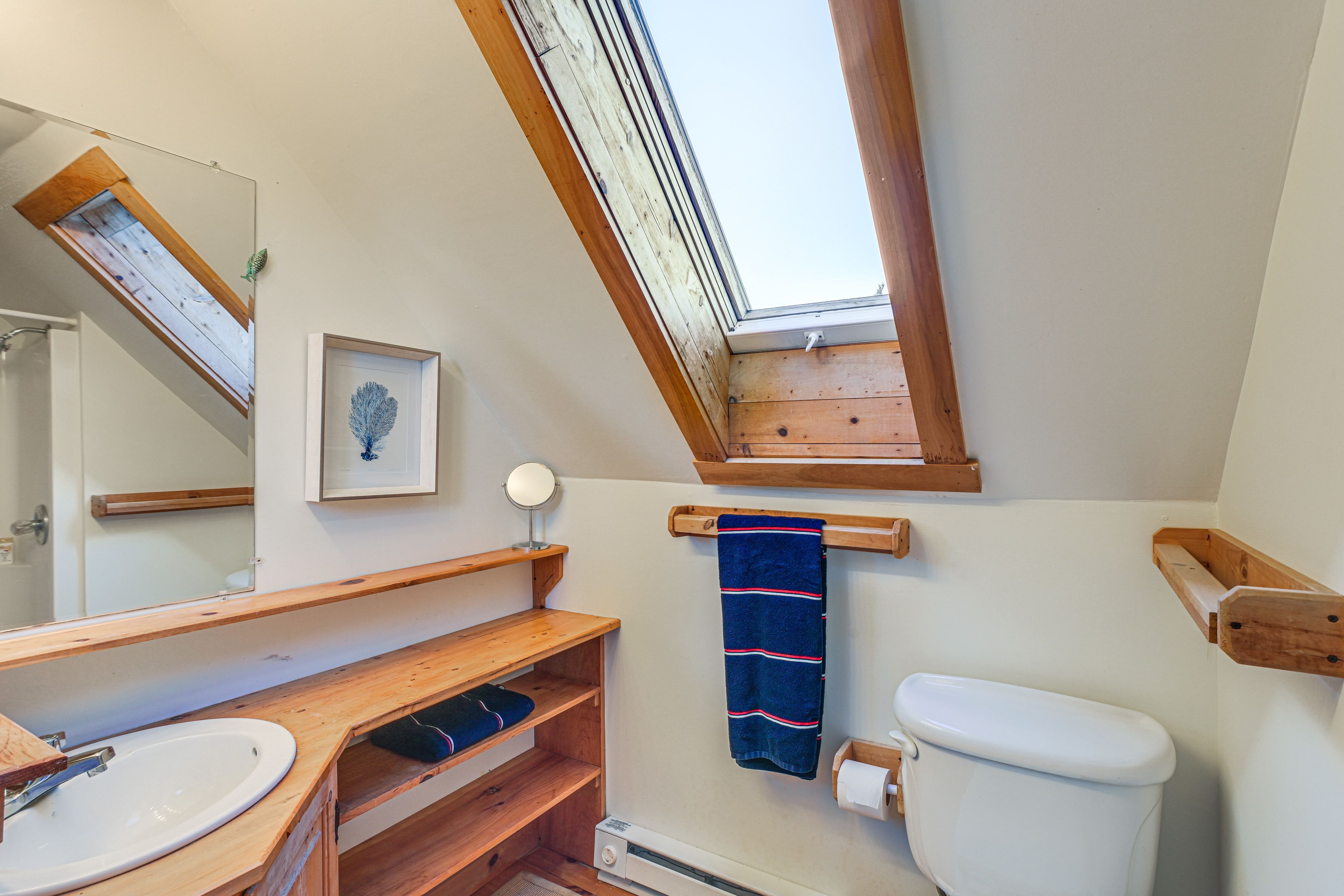 Full Bathroom | 2nd Floor