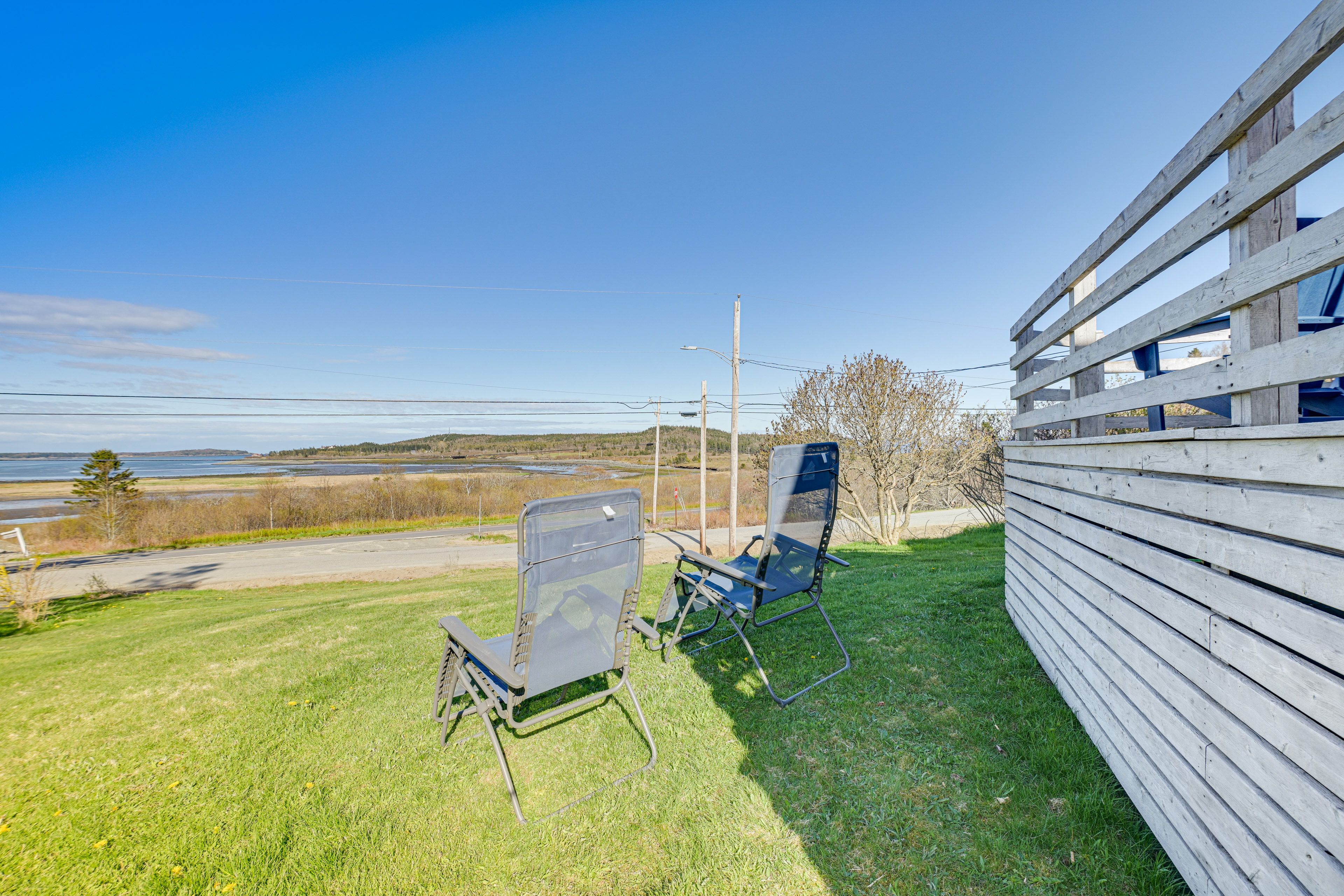 Yard w/ Seating