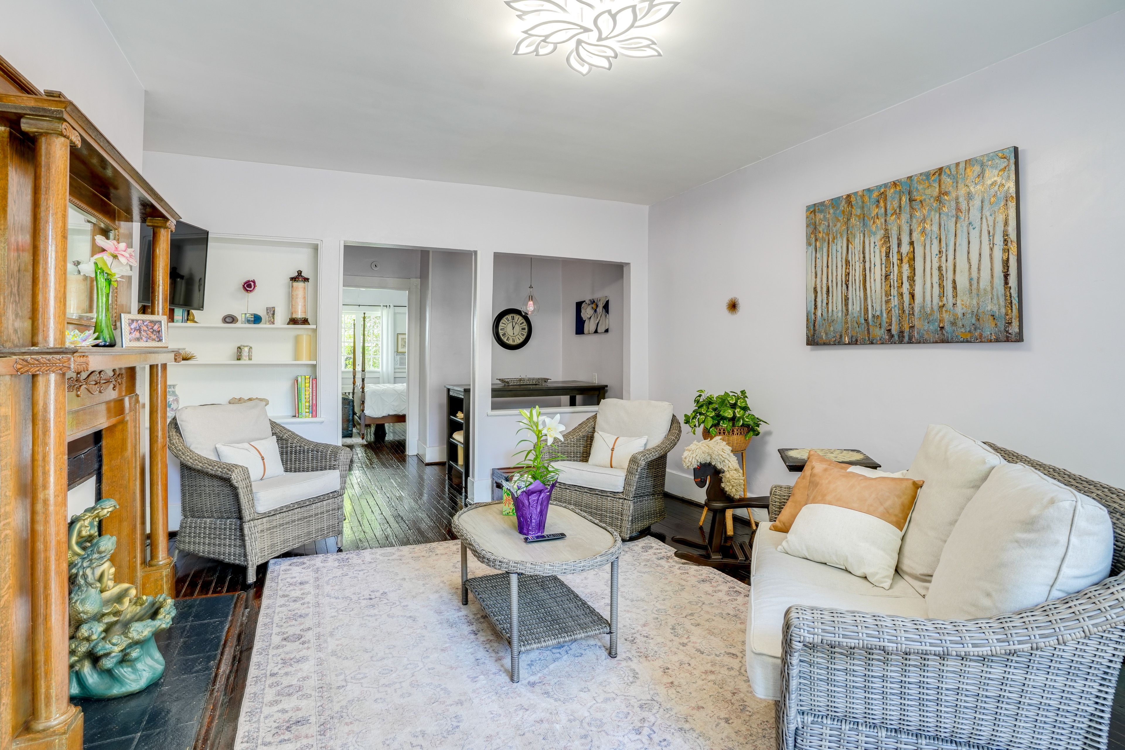Living Room | Smart TV | Free WiFi | Central Heating & A/C