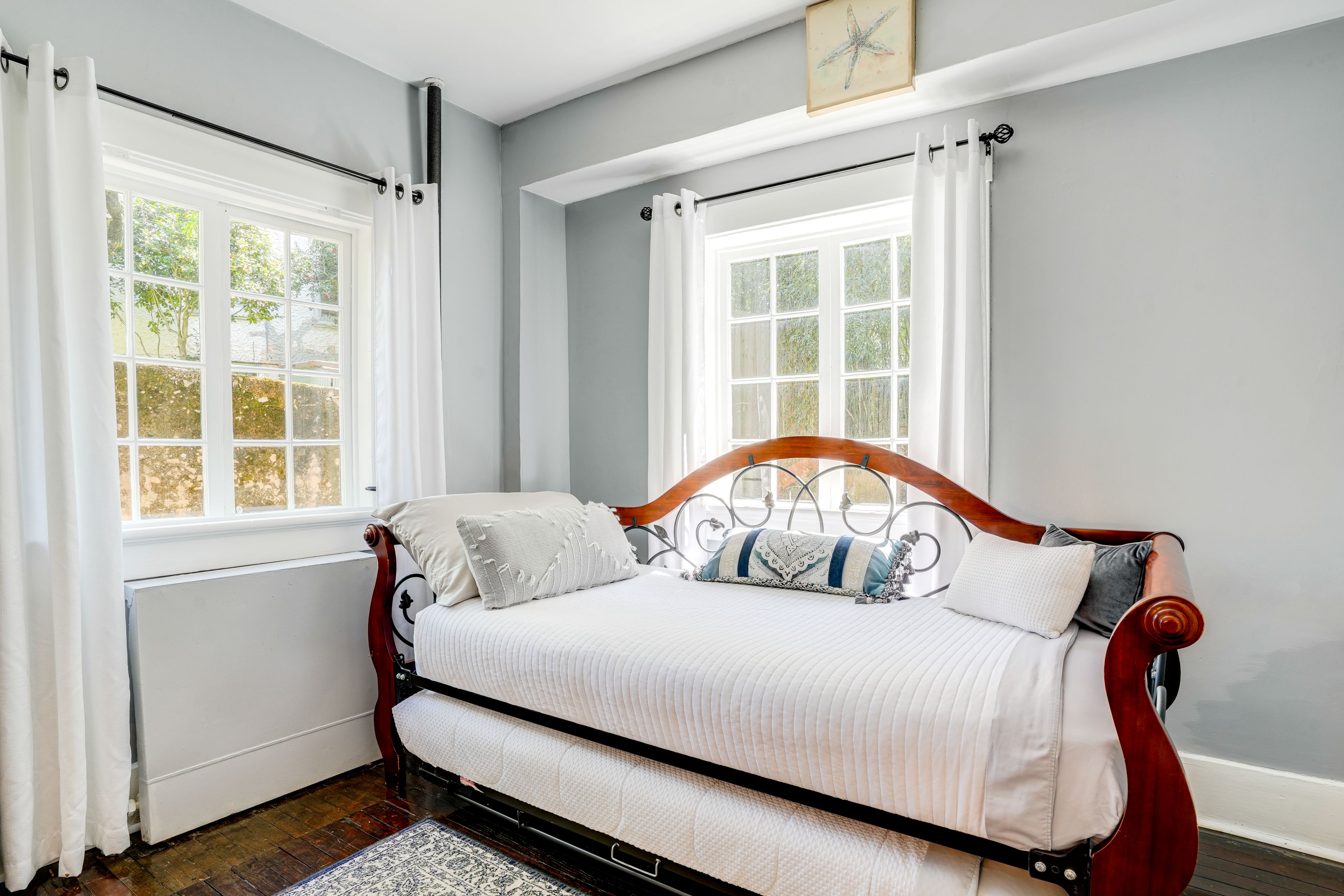 Bedroom 2 | Twin Daybed w/ Twin Trundle