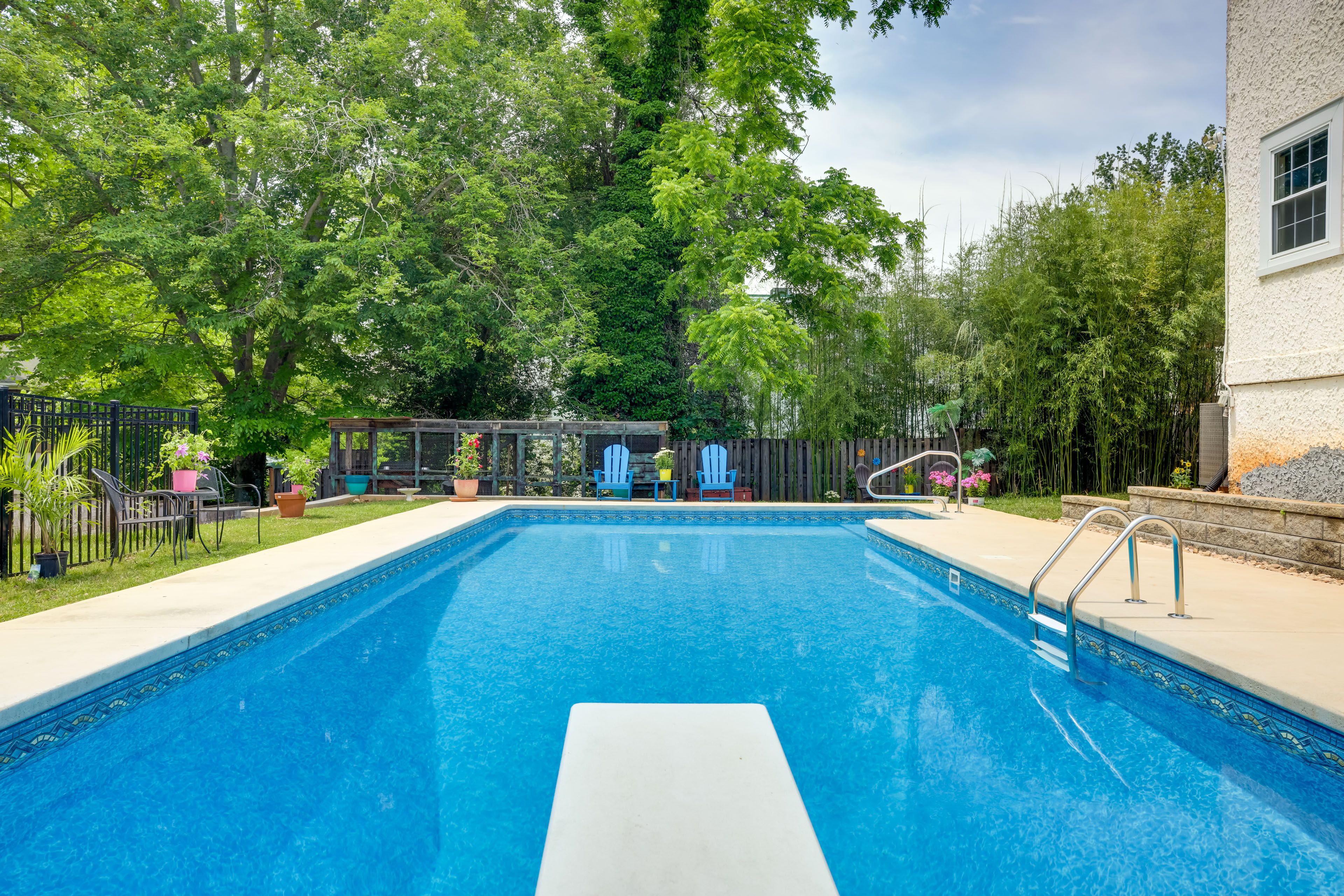 Lynchburg Vacation Rental | 2BR | 1BA | 1,000 Sq Ft | Stairs Required