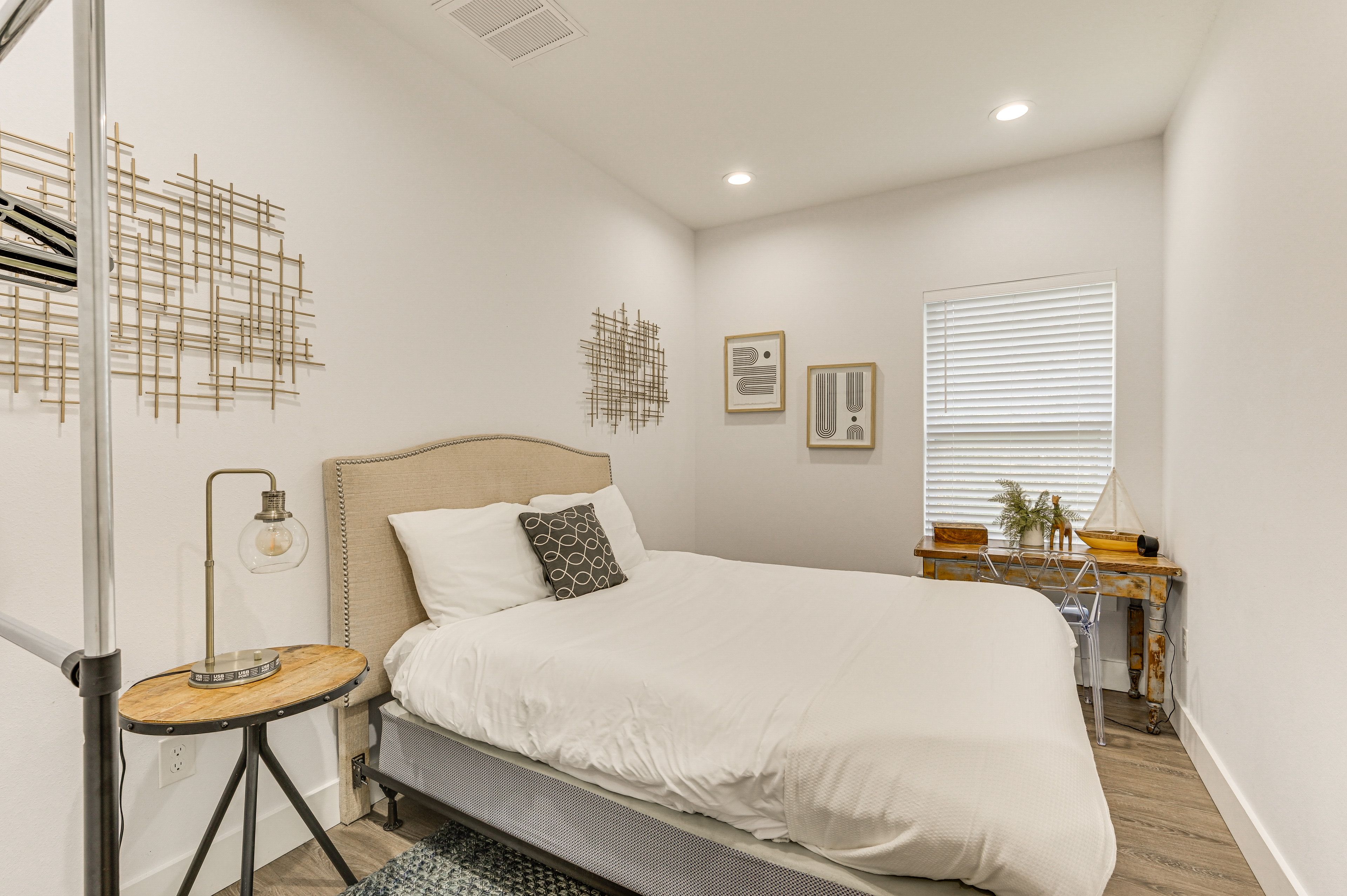 Bedroom 4 | Queen Bed