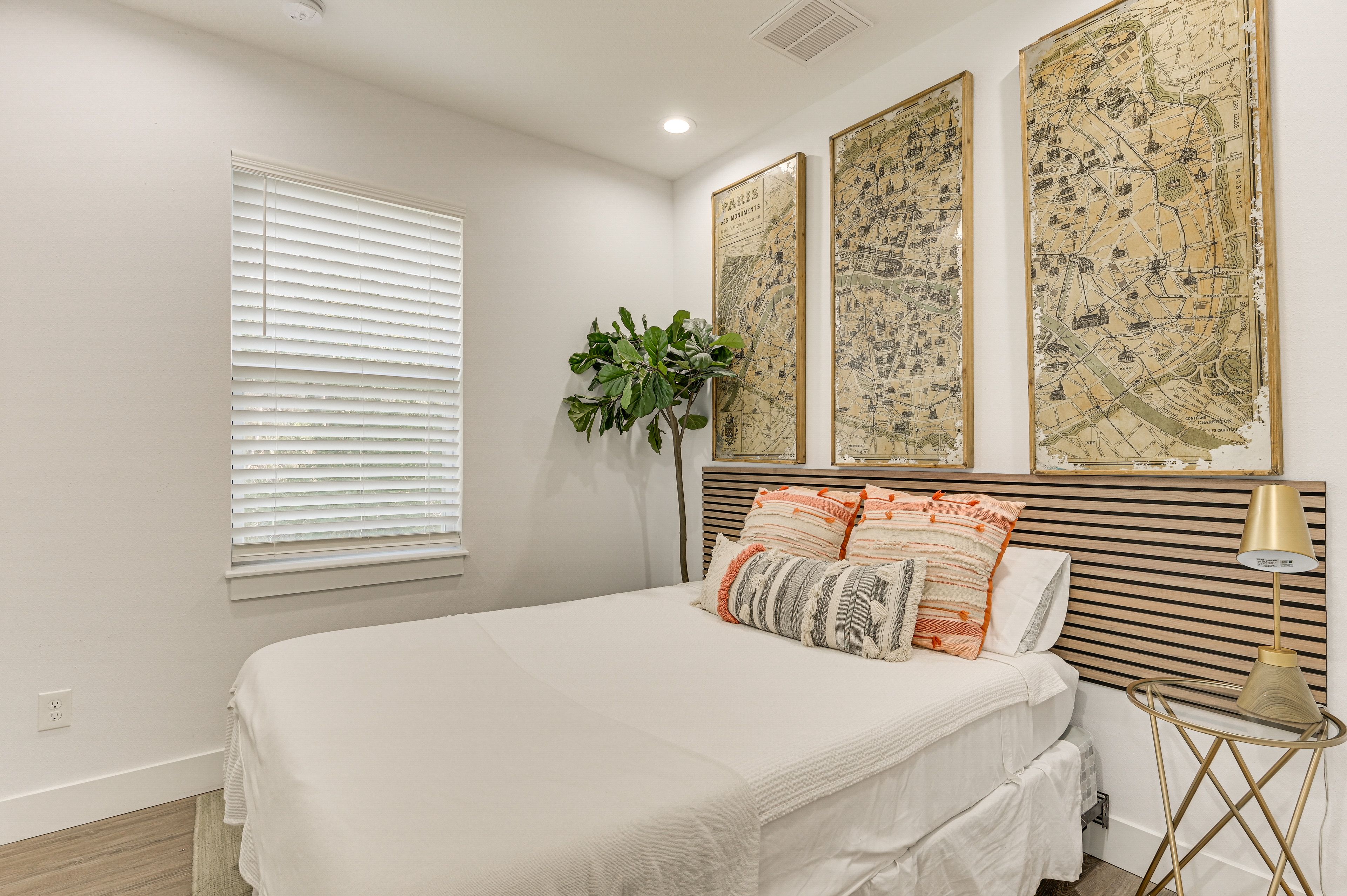 Bedroom 5 | Queen Bed