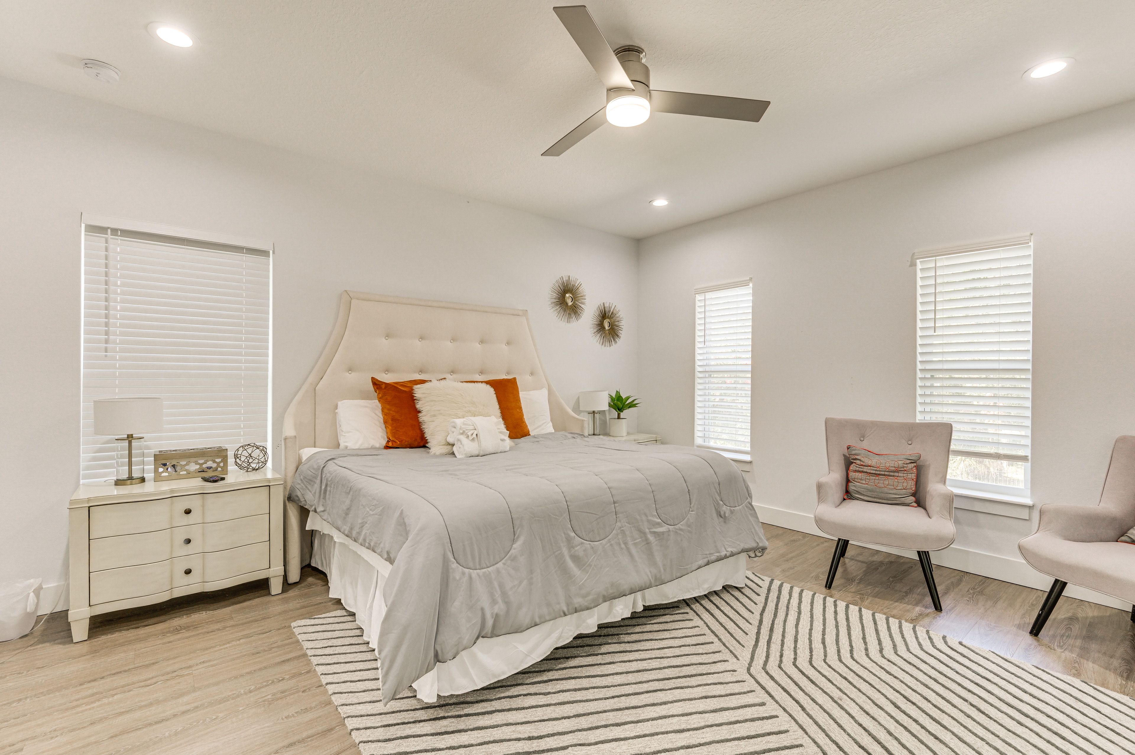 Bedroom 1 | California King Bed | Linens & Towels | Smart TV | En-Suite Bathroom